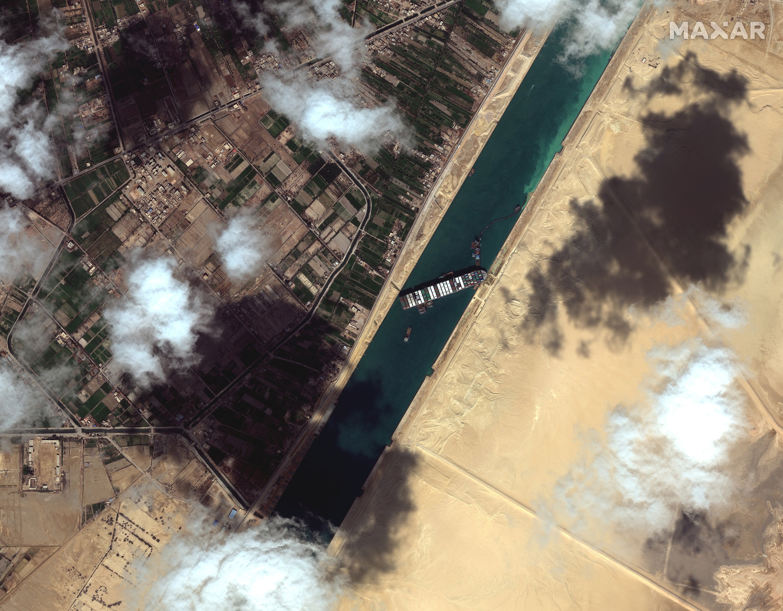 2 tugs are heading for the Suez Canal in Egypt as shippers avoid it