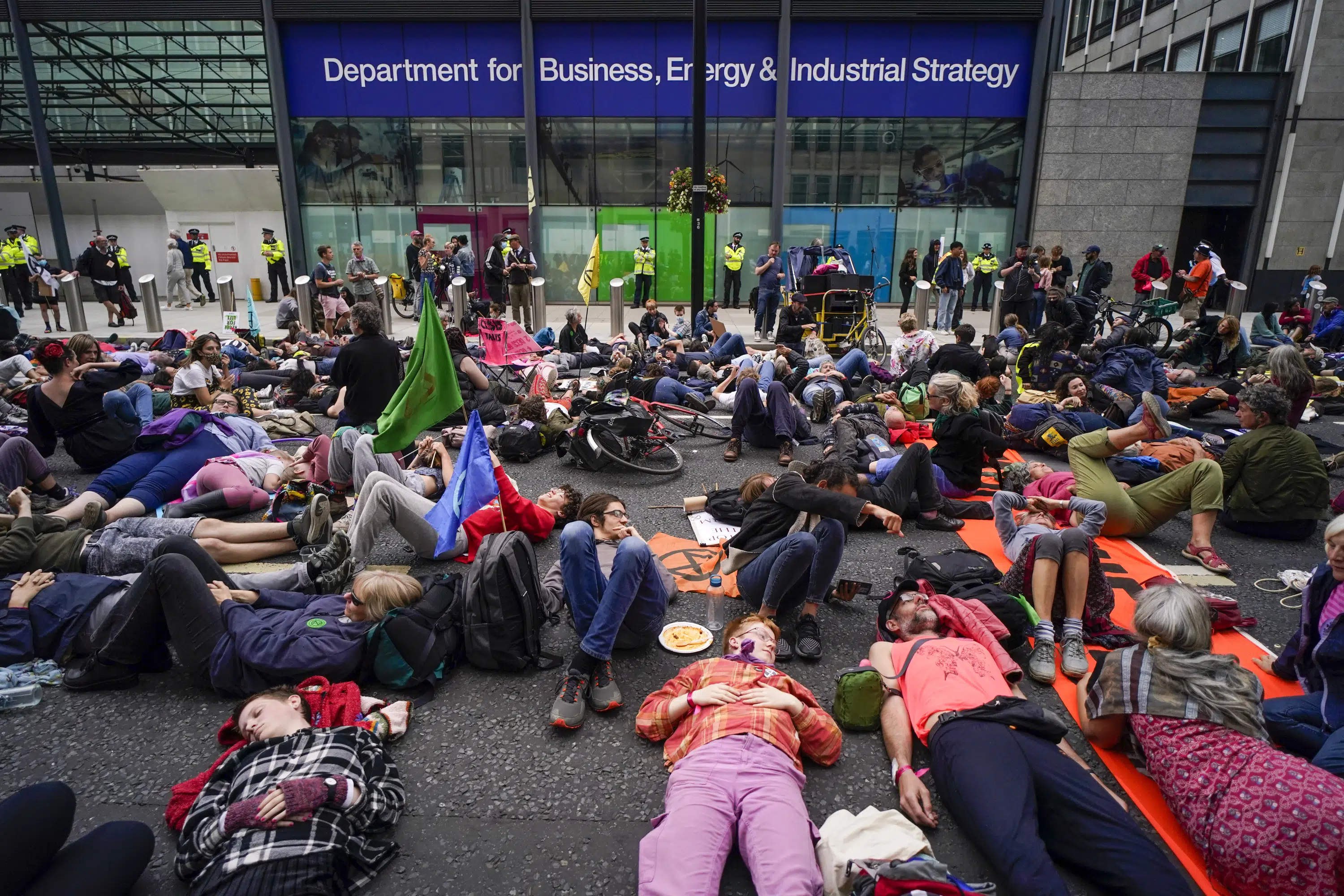 Un groupe climatique britannique demande l’arrêt temporaire des manifestations perturbatrices