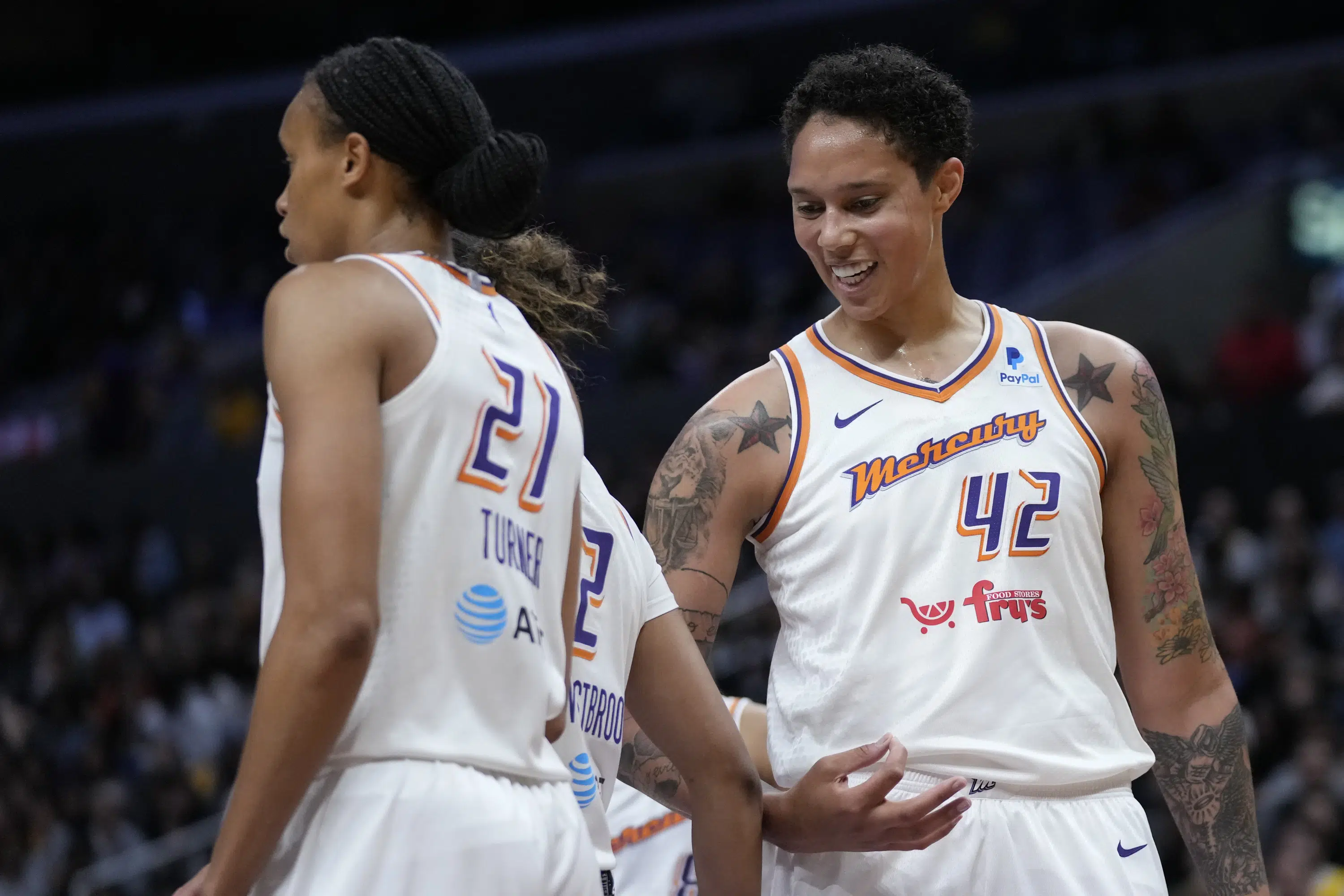 “Une journée de joie” Brittney Griner fait ses débuts dans la saison