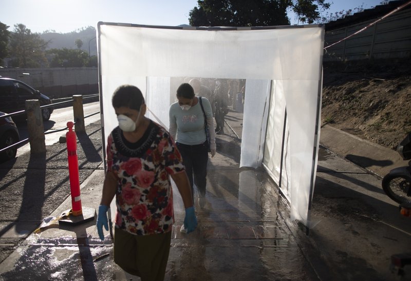 Venezolanos le temen más al aislamiento que al coronavirus