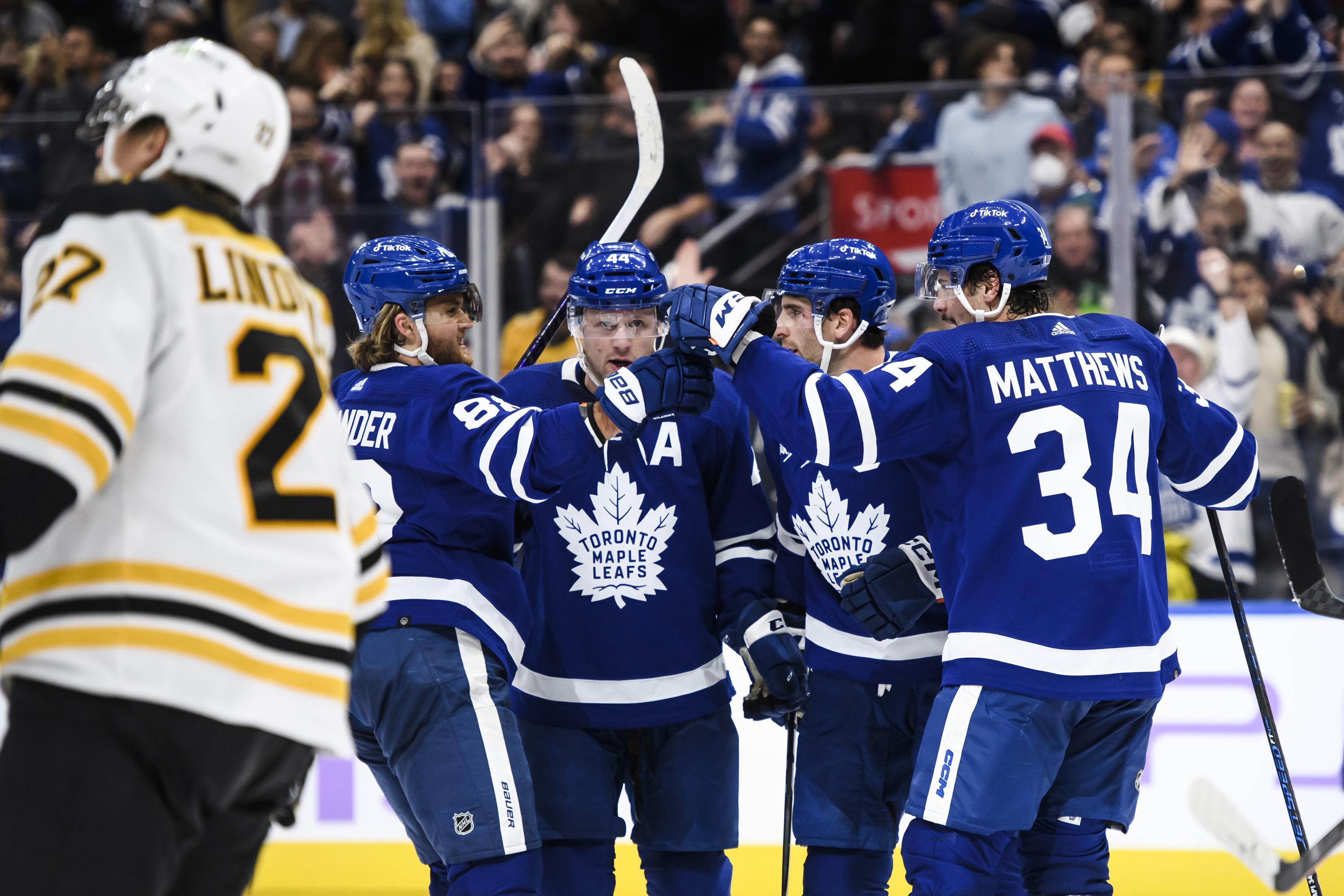 Matthews scores 2, Toronto ends Boston's 7-game win streak | AP News