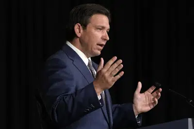 El gobernador de Florida Ron DeSantis el 15 de febrero de 2023 en West Palm Beach, Florida. (Foto AP /Wilfredo Lee)