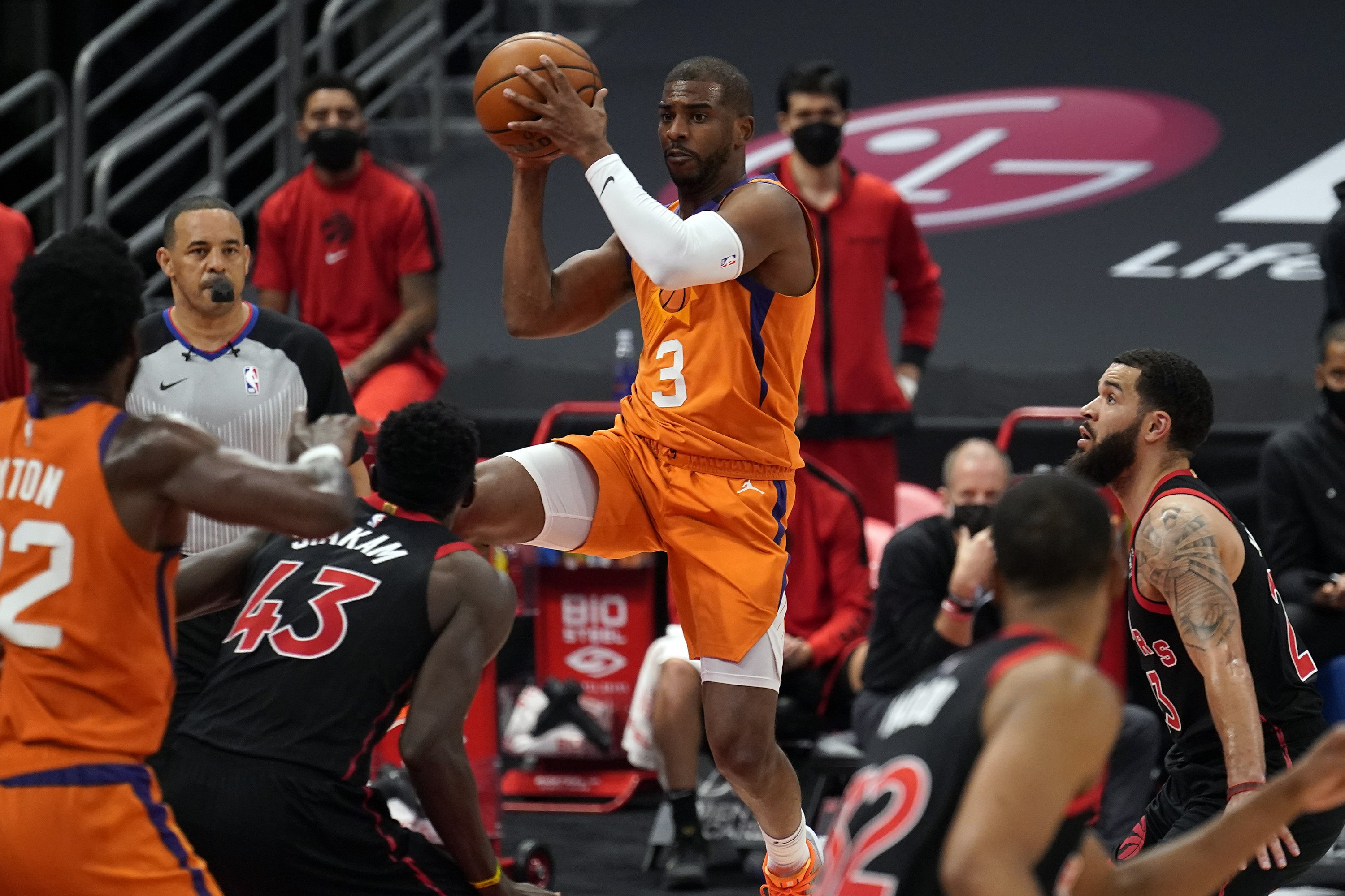 Paul, Ayton lead Suns past Raptors for 30th victory