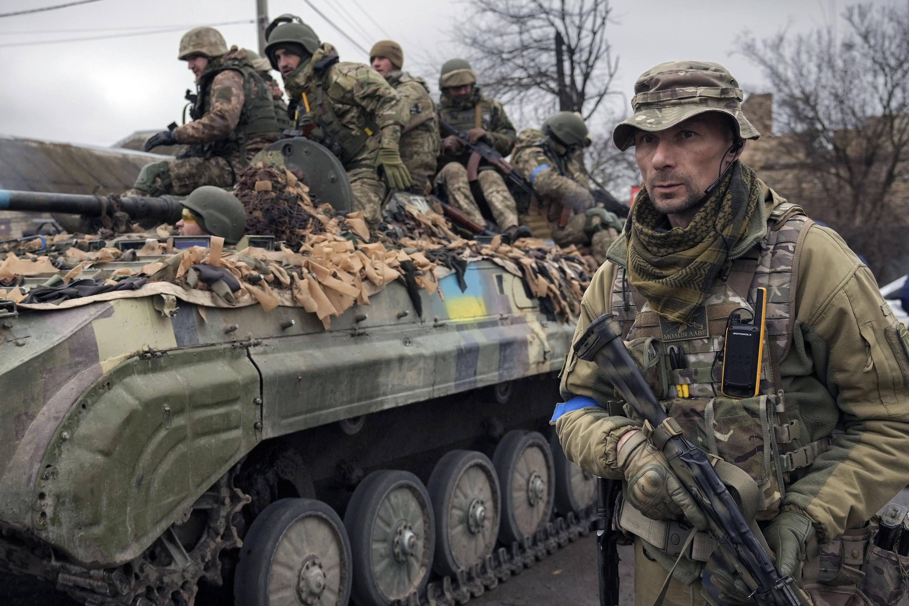 Macron, le conquérant français, lève les armes et stocke en Ukraine