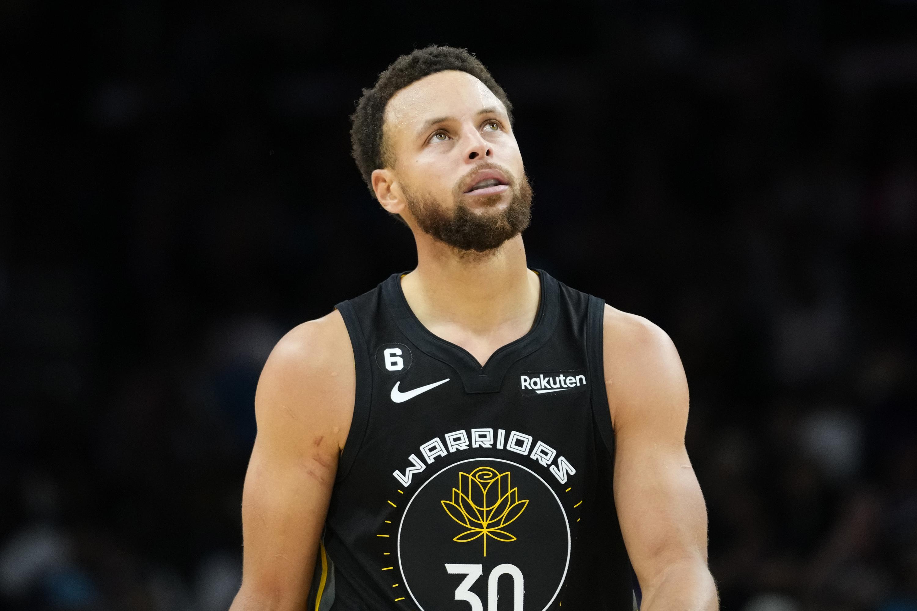 Warriors' Steph Curry frustrated with play ahead of game vs. Suns