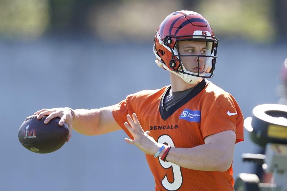 Cincinnati Bengals' Joe Burrow thorws during practice Thursday, Feb. 10, 2022, in Los Angeles. The Bengals face the Los Angeles Rams in Super Bowl LVI on Sunday, Feb. 13, 2022. (AP Photo/Marcio Jose Sanchez)