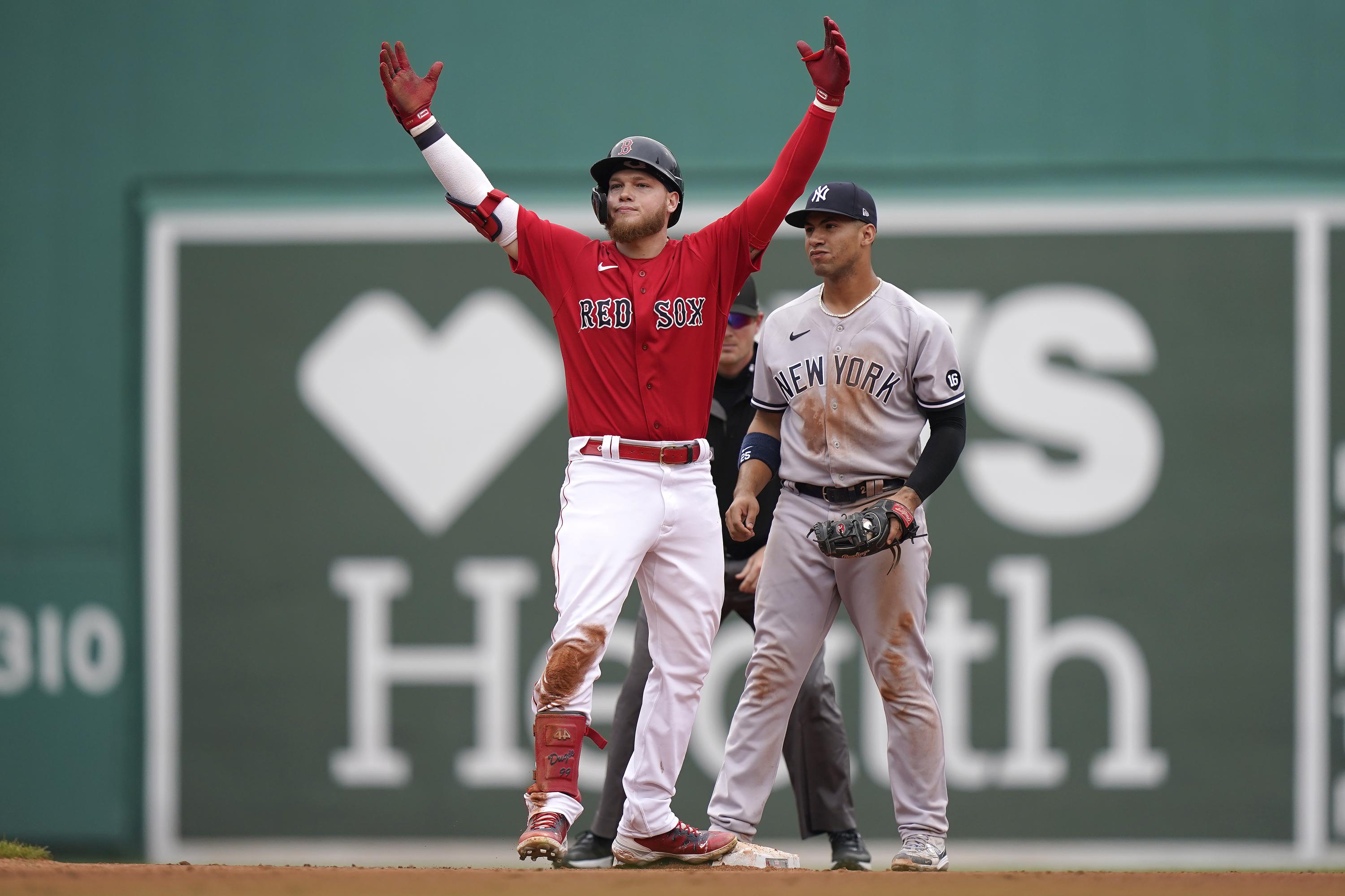 Red Sox score 5 runs in 8th inning, rally past Yankees 54