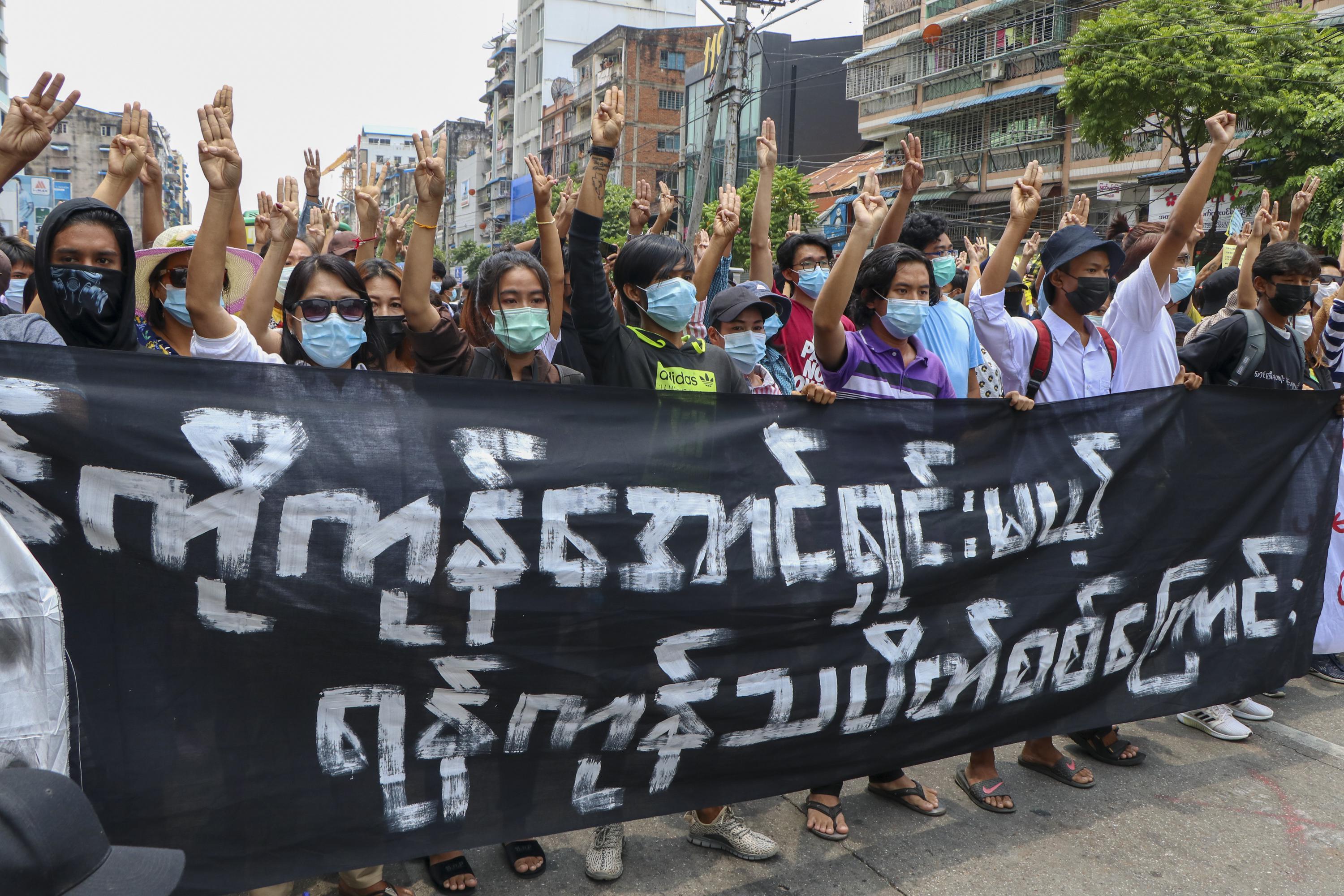 Myanmar Protests Continue After Asean Peace Initiative