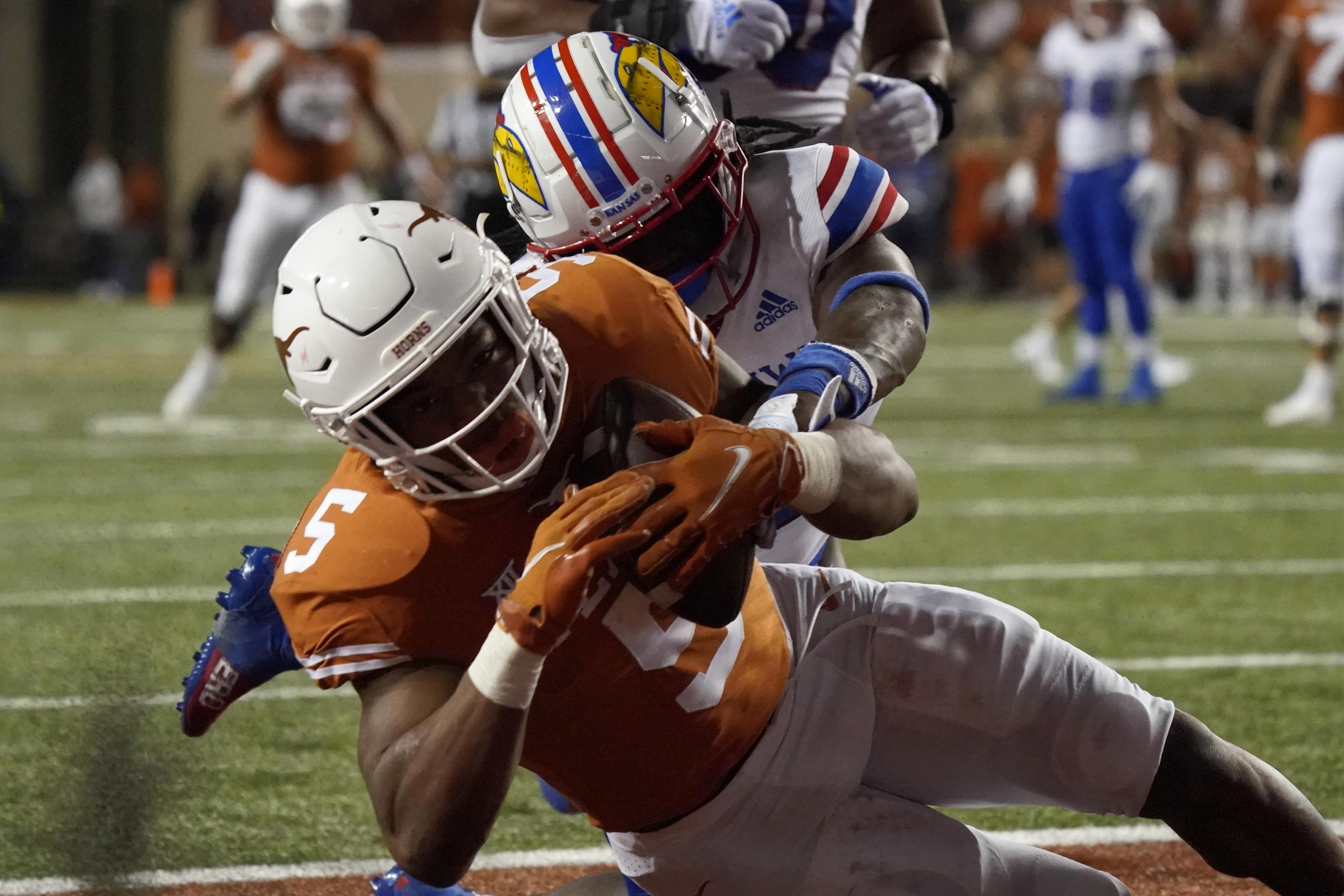 Star Texas RB Bijan Robinson out for year with elbow injury | AP News