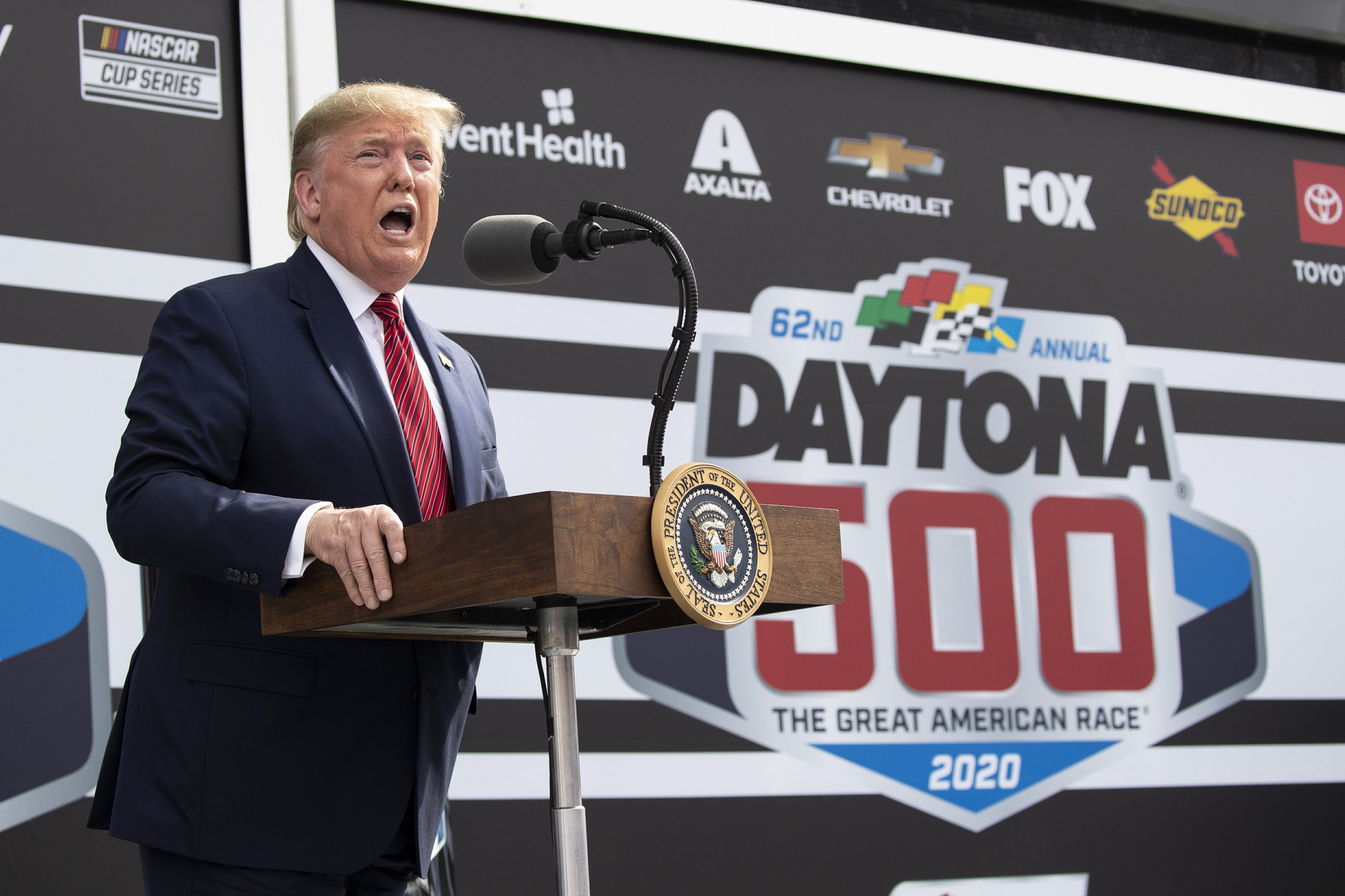 Trump Sideswipes Nascar Wallace Over Flag And Noose