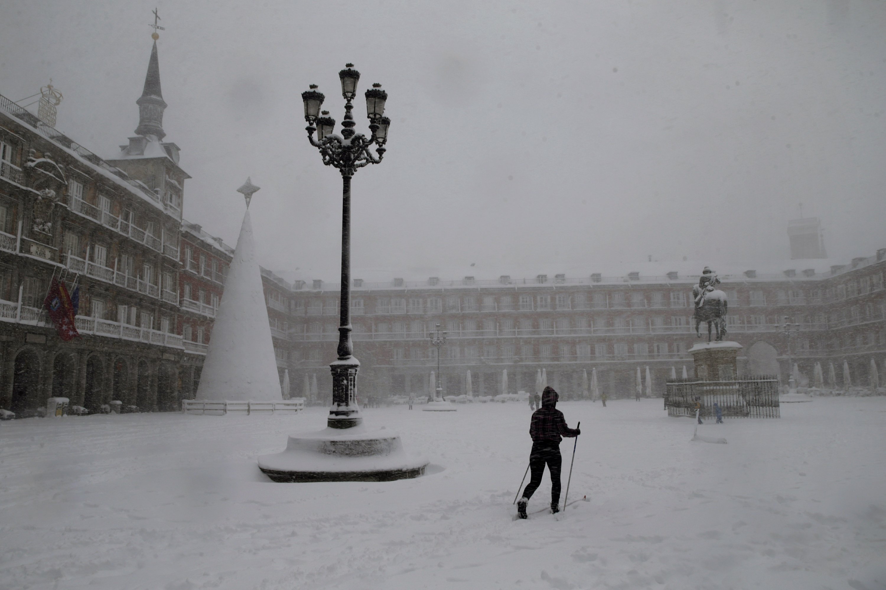 Snowstorm kills 4, brings a large part of Spain to a standstill