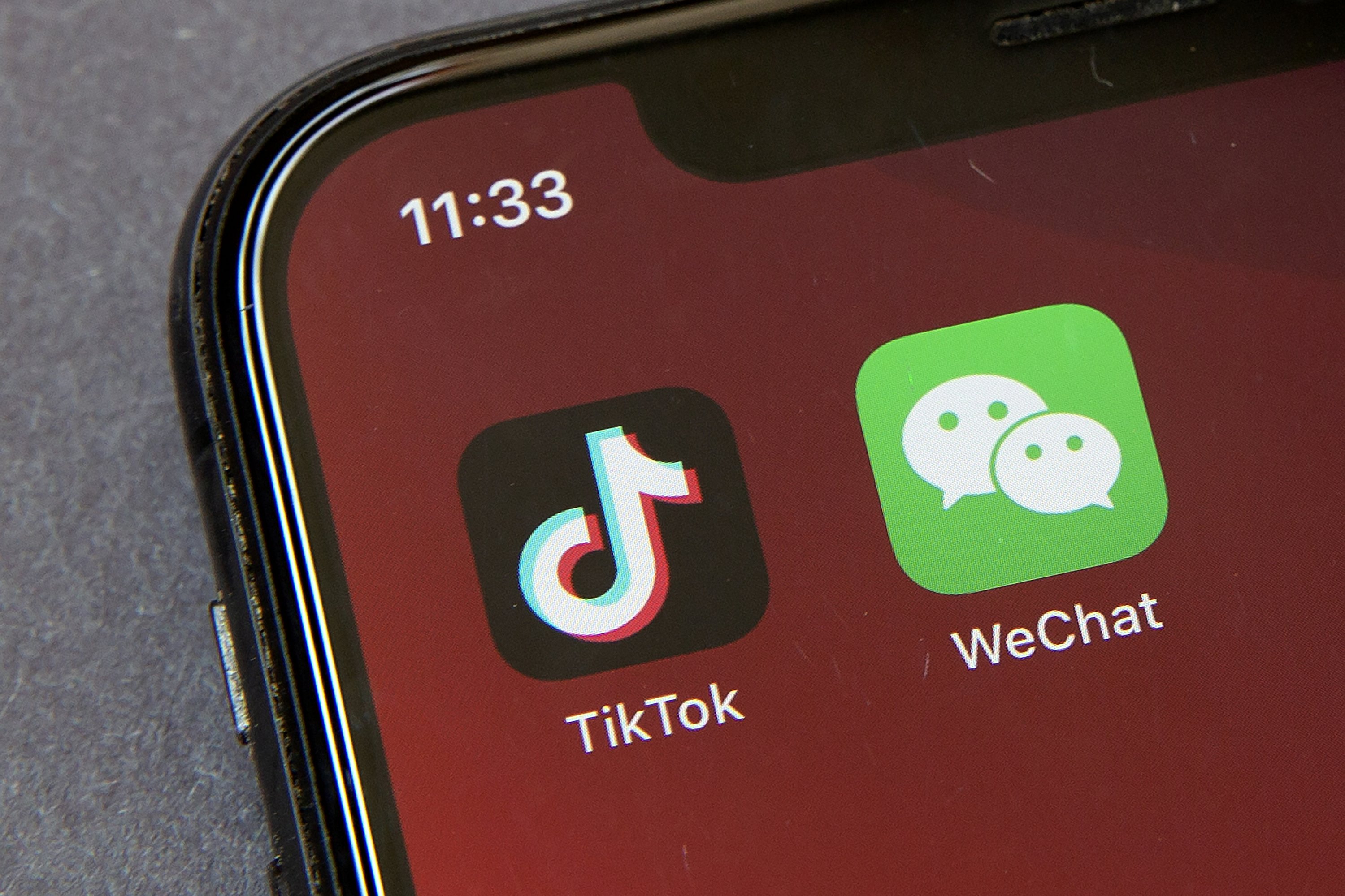 Us Bans Wechat Tiktok From App Stores Threatens Shutdowns