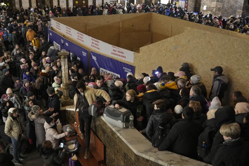 People struggle on stairways after a last minute change of the departure platform for a Lviv bound train in Kyiv, Ukraine, Monday, Feb. 28, 2022. Explosions and gunfire that have disrupted life since the invasion began last week appeared to subside around Kyiv overnight, as Ukrainian and Russian delegations met Monday on Ukraine's border with Belarus. (AP Photo/Vadim Ghirda)