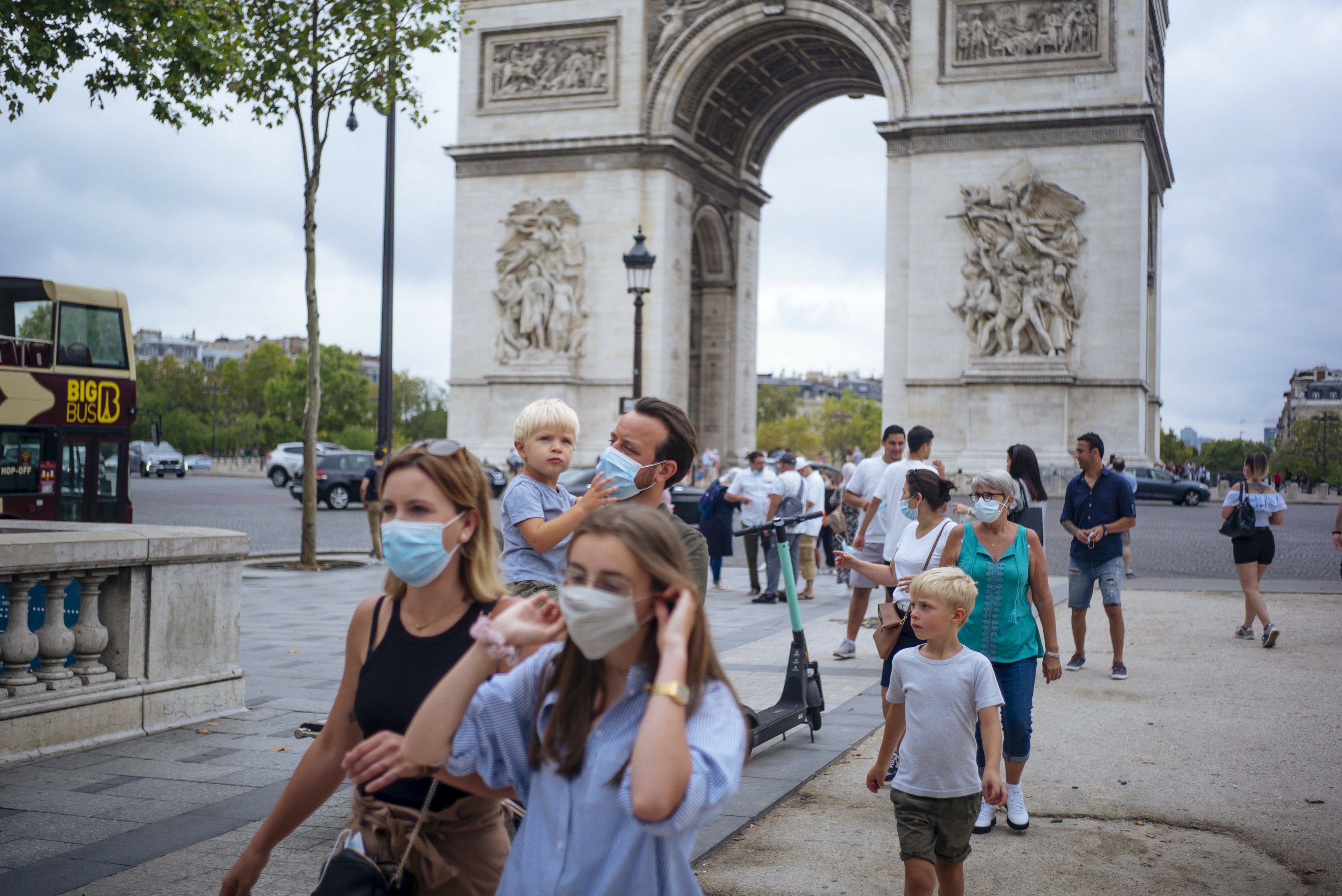 Masks Imposed On Paris Of France In Virus Red Zone Masks Imposed On Paris Of France In Virus Red Zone