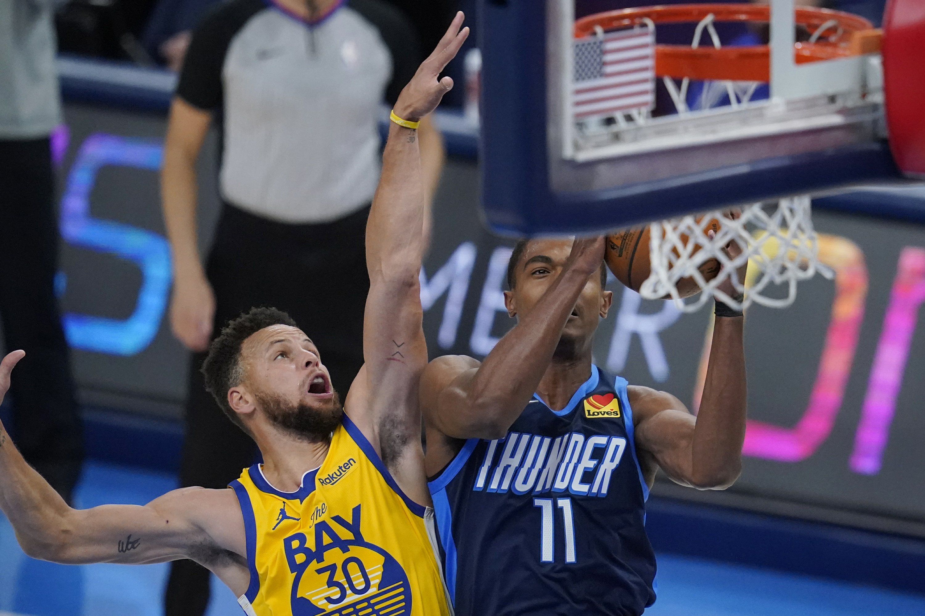 Curry's 42, Green's triple-double lead Warriors past Thunder - Vimarsana News