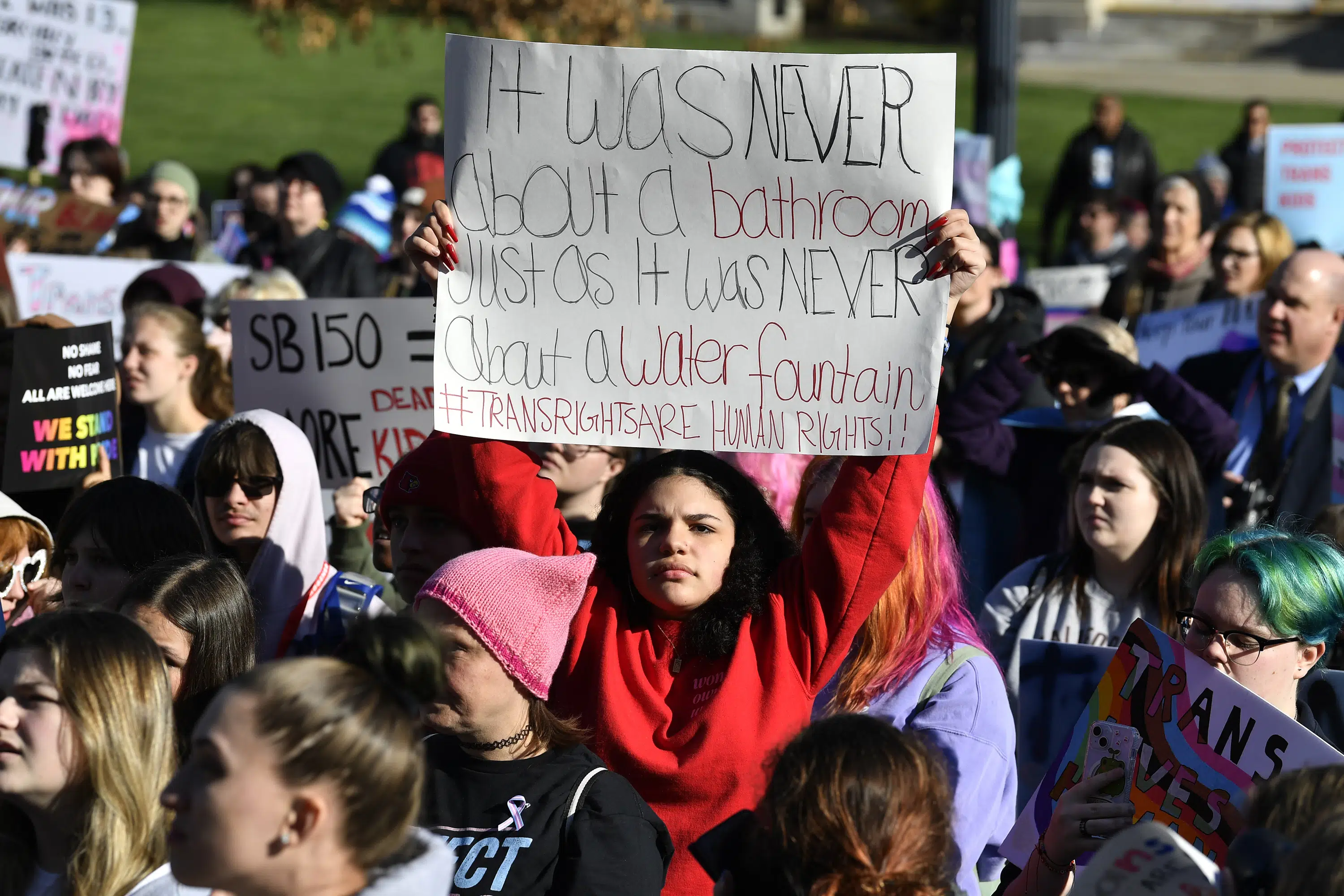 Les législateurs du GOP annulent le veto du projet de loi transgenre au Kentucky