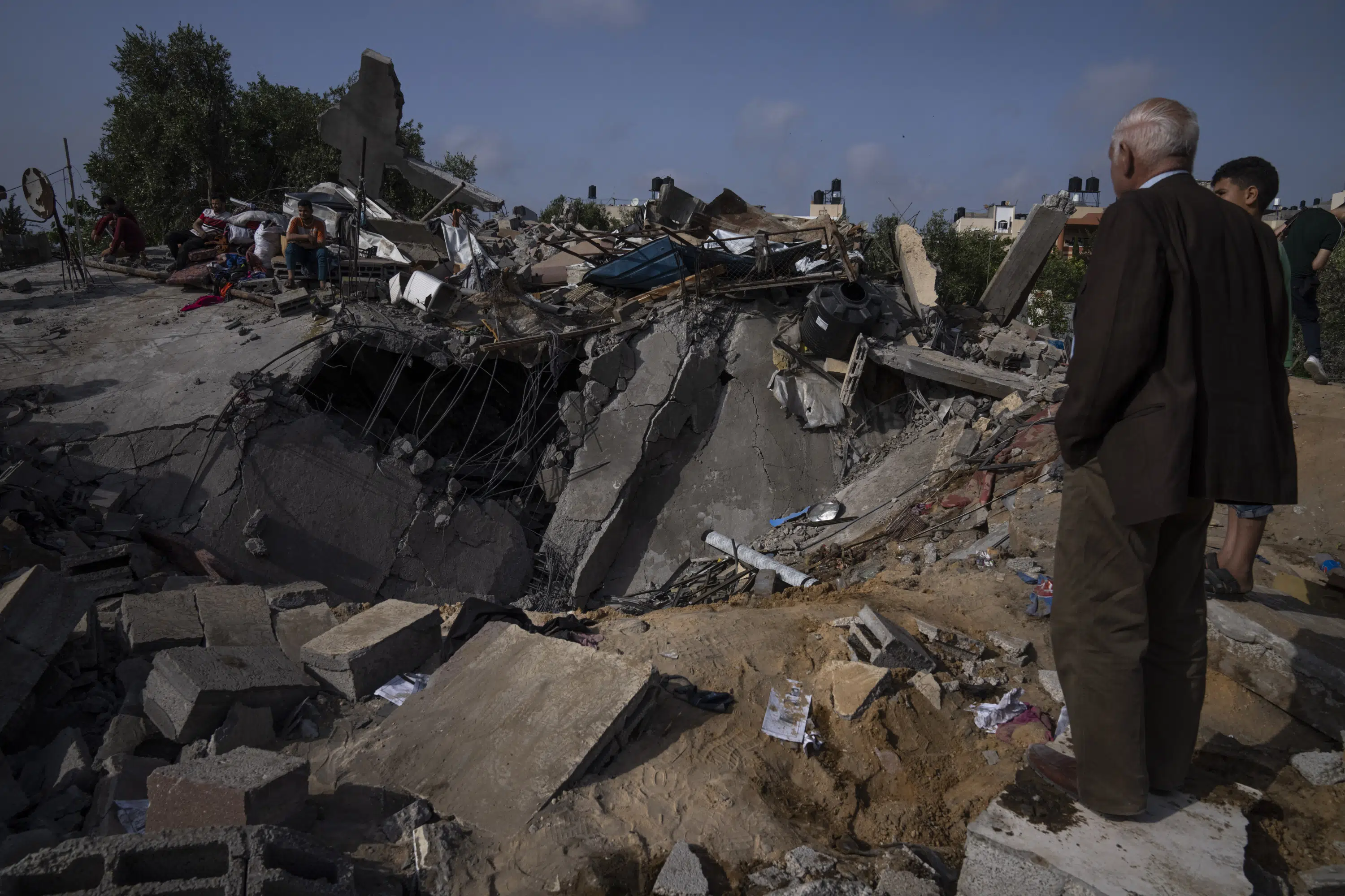 Israel and Palestinian militants in Gaza trade fire; 2 Palestinians killed in West Bank raid Israel and Palestinian militants in Gaza trade fire; 2 Palestinians killed in West Bank raid