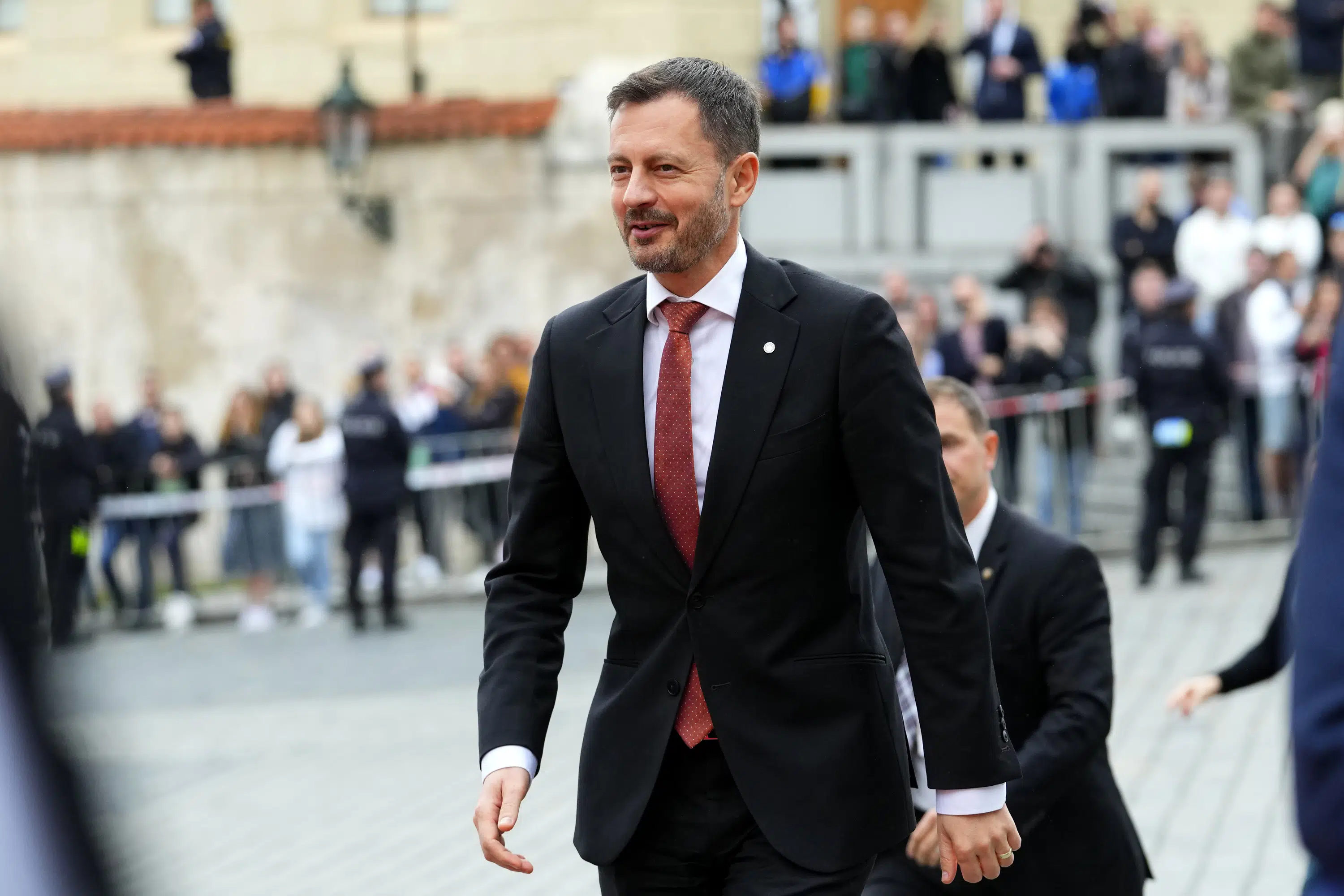 Photo of Slovenský premiér zakladá pred predčasným hlasovaním novú stranu