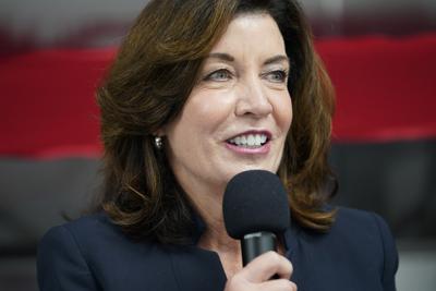 La vicegobernadora de Nueva York, Kathy Hochul, durante una ceremonia de inauguración en el Bronx, Nueva York, el martes 4 de mayo de 2021. (AP Foto/Seth Wenig, File)