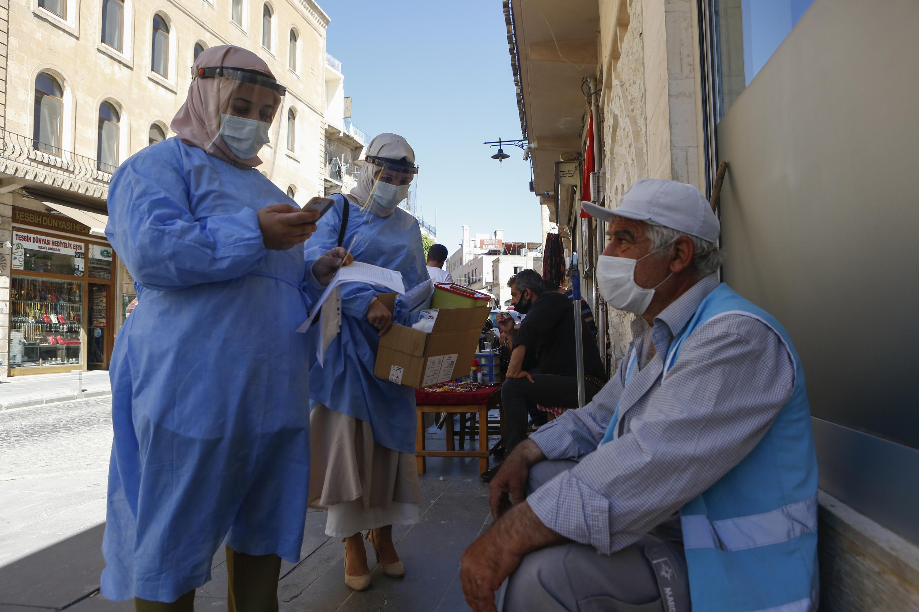 Turkish Teams On Mission To Persuade The Vaccine Reluctant Ap News