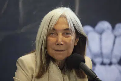 ARCHIVO - María Kodama, viuda y heredera del escritor argentino Jorge Luis Borges, asiste a una conferencia de prensa en el Palacio de Bellas Artes de la Ciudad de México, el 30 de julio de 2012. Kodama murió el domingo 26 de marzo de 2023. La viuda y albacea del escritor no dejó testamento y el martes 4 de abril de 2023 cinco sobrinos de Kodama se presentaron ante la justicia civil en calidad de sus únicos herederos y podrían recibir los bienes de su tía, entre ellos, la obra de Borges. (Foto AP/Alexandre Meneghini, Archivo)