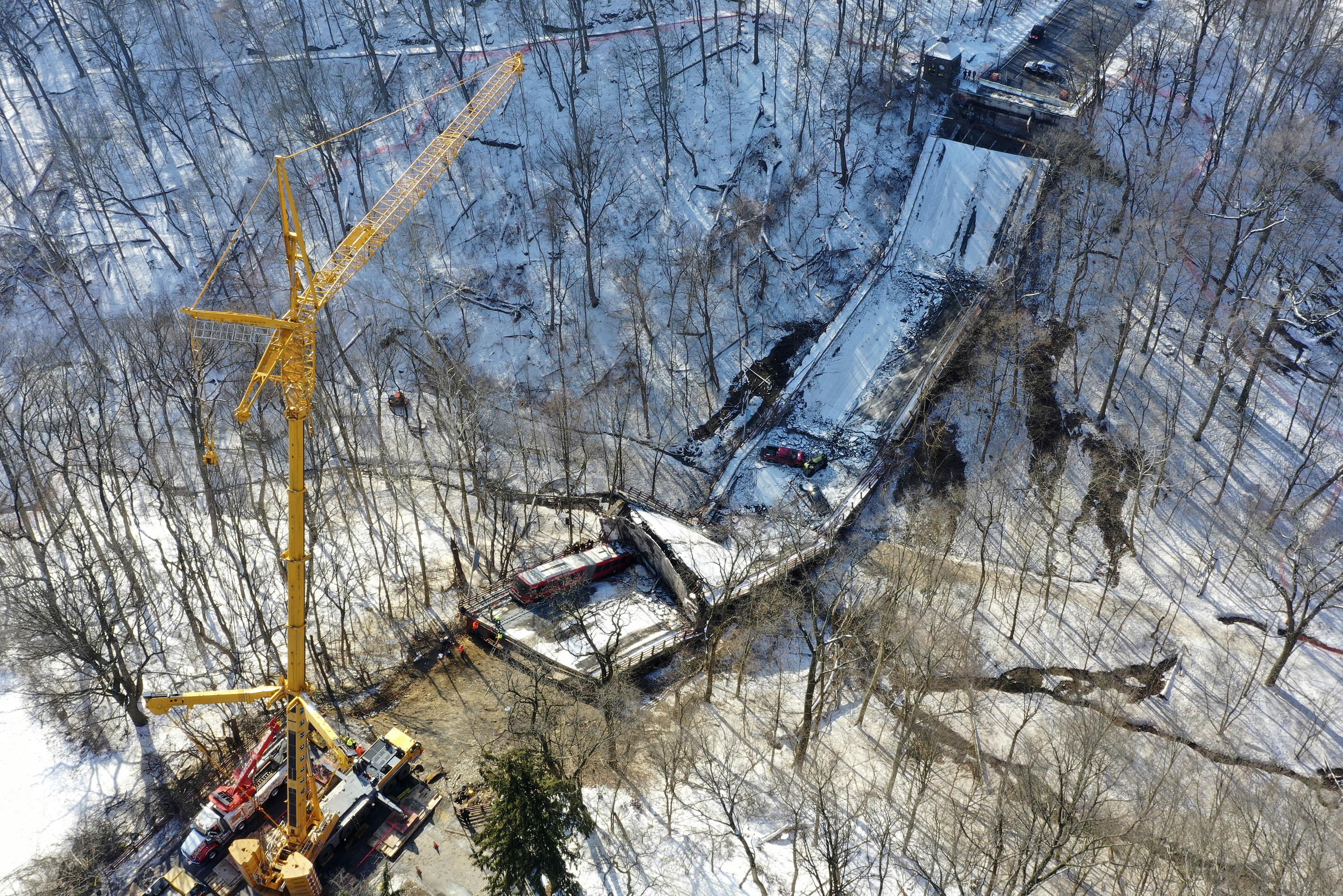 Study of Pittsburgh bridge collapse looking at leg fractures AP News