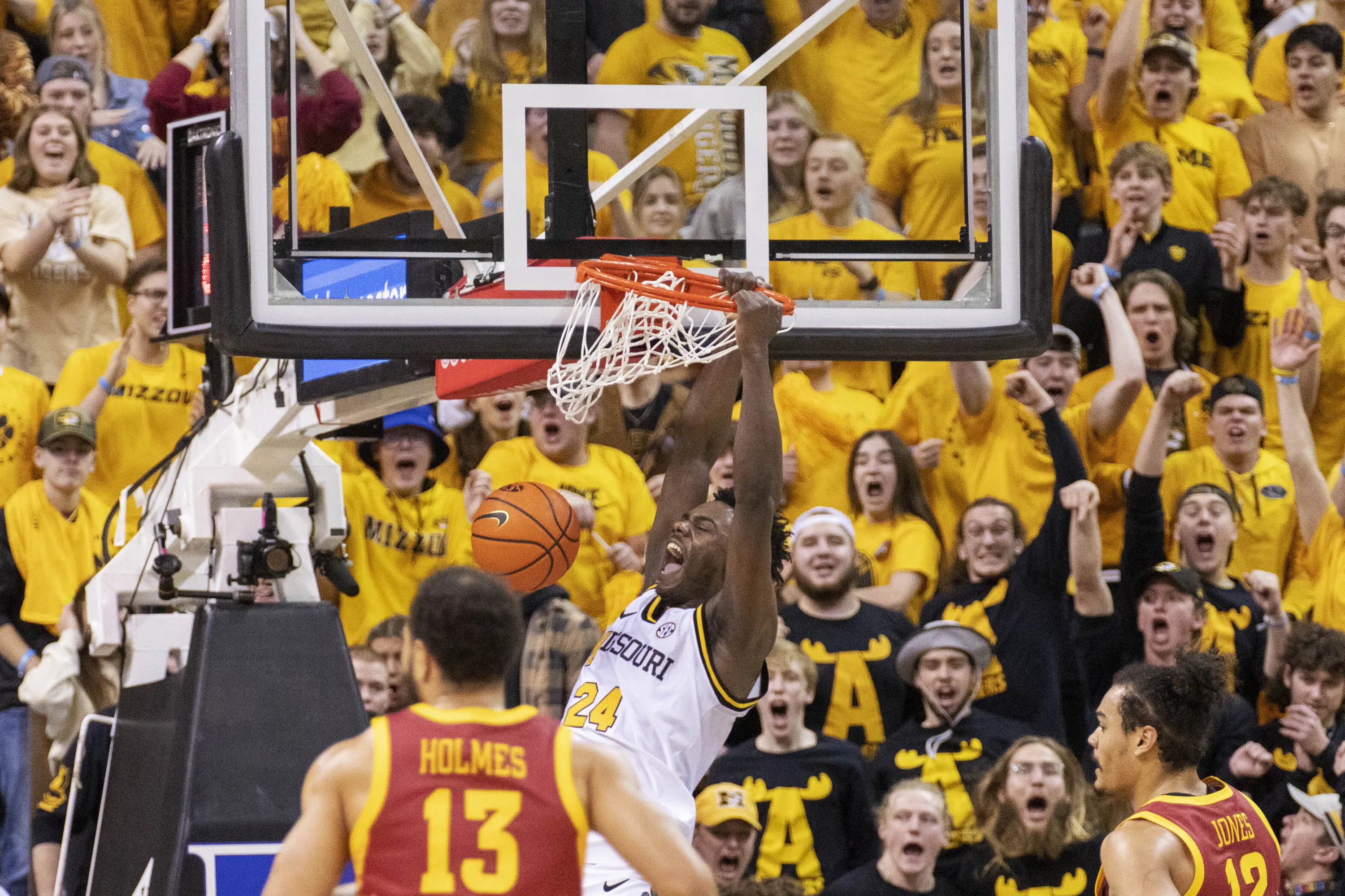 Brown, Hodge lift Missouri over No. 12 Iowa State 78-61