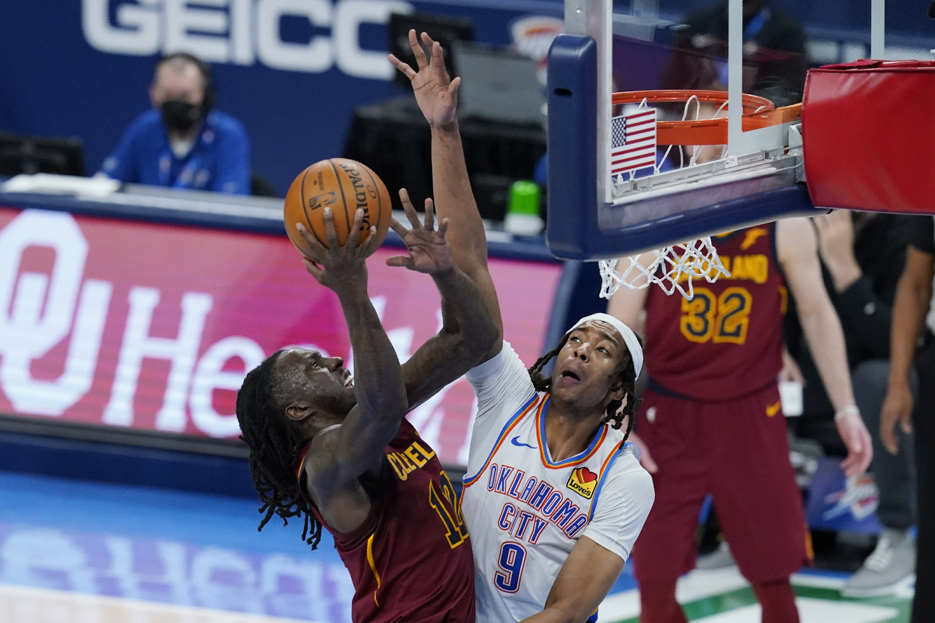 Sexton scores 27 points, Cavaliers beat Thunder 129-102