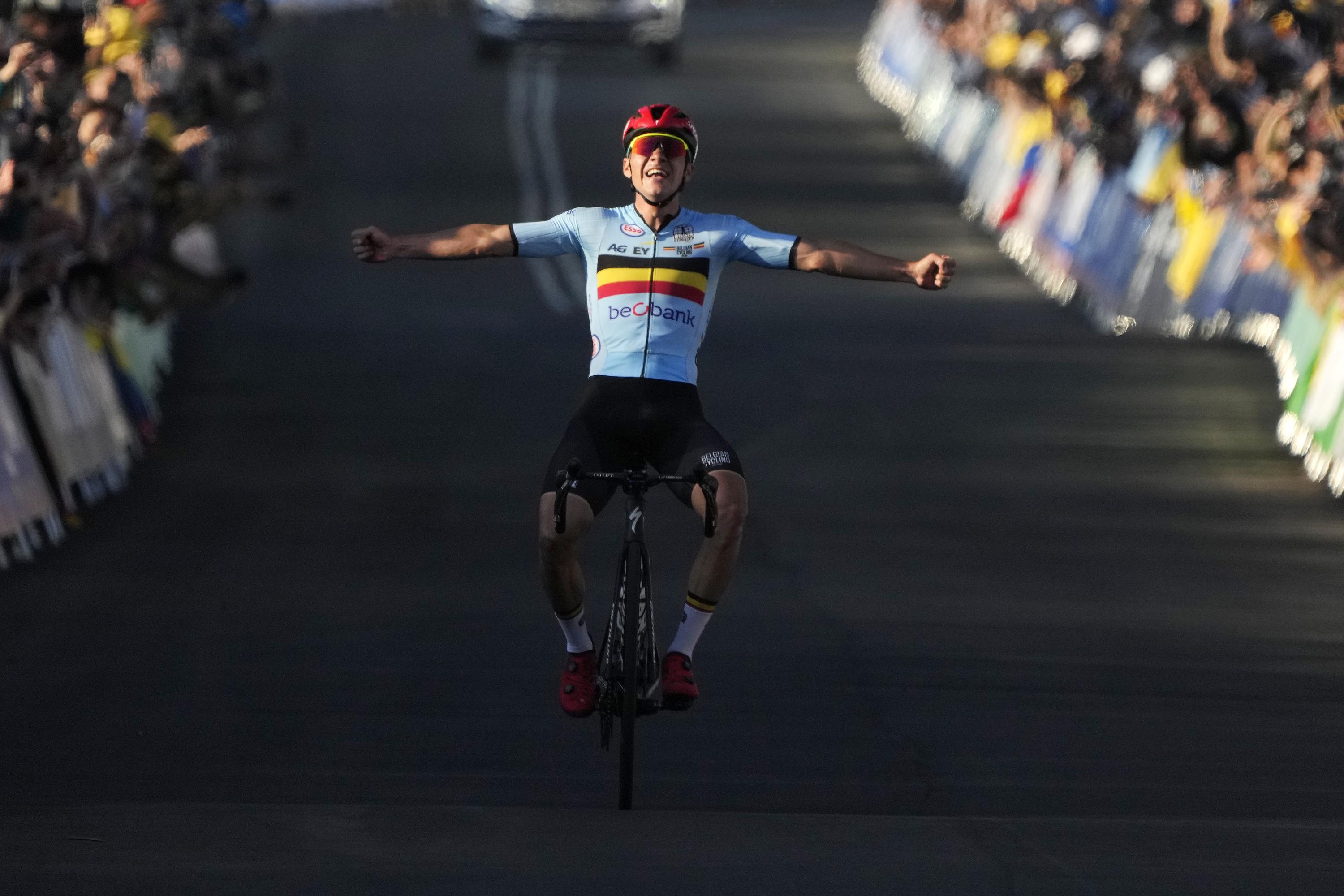 Evenepoel propulse la course sur route dorée dans le monde du vélo