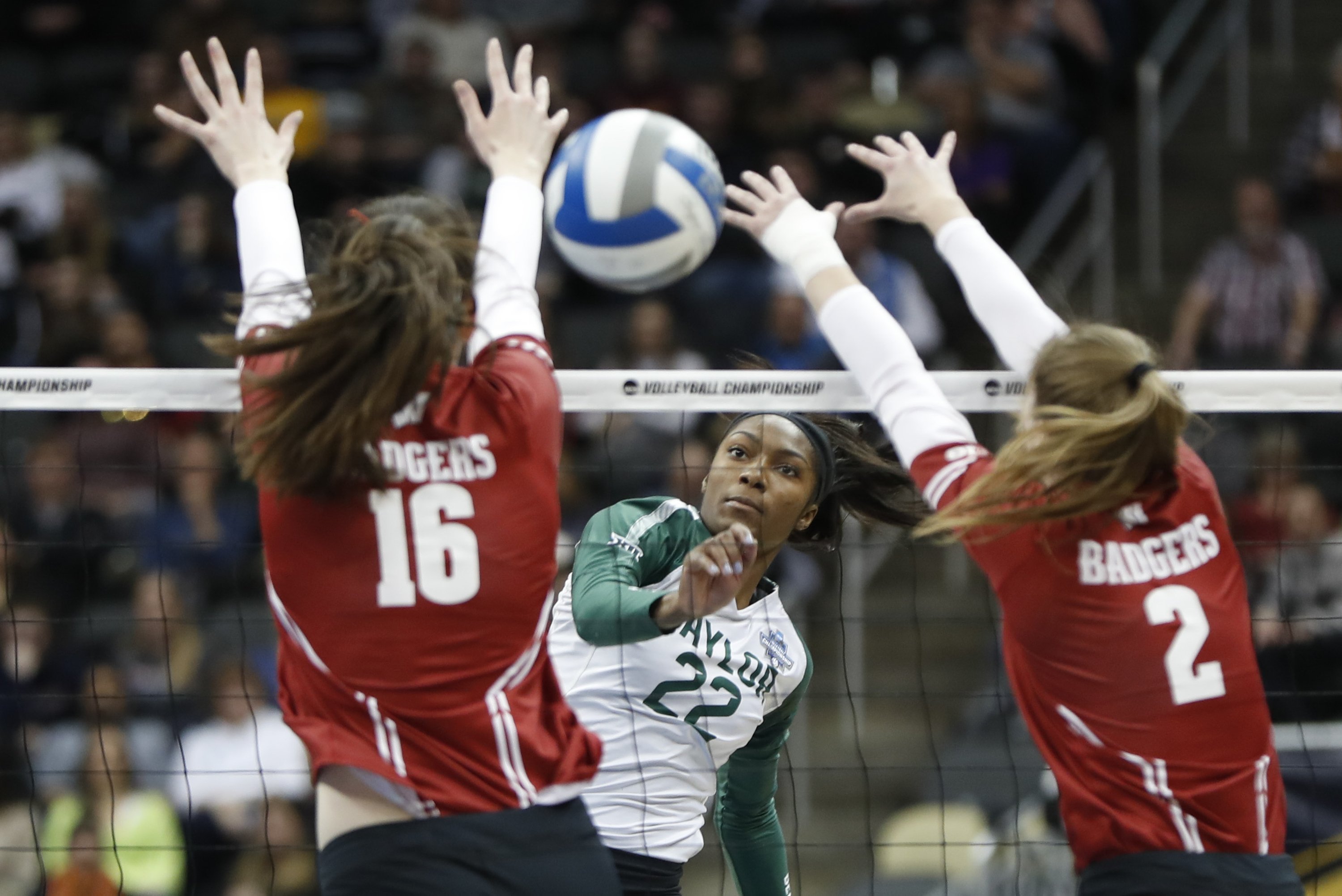 Wisconsin tops Baylor to reach NCAA women's volleyball final | AP News