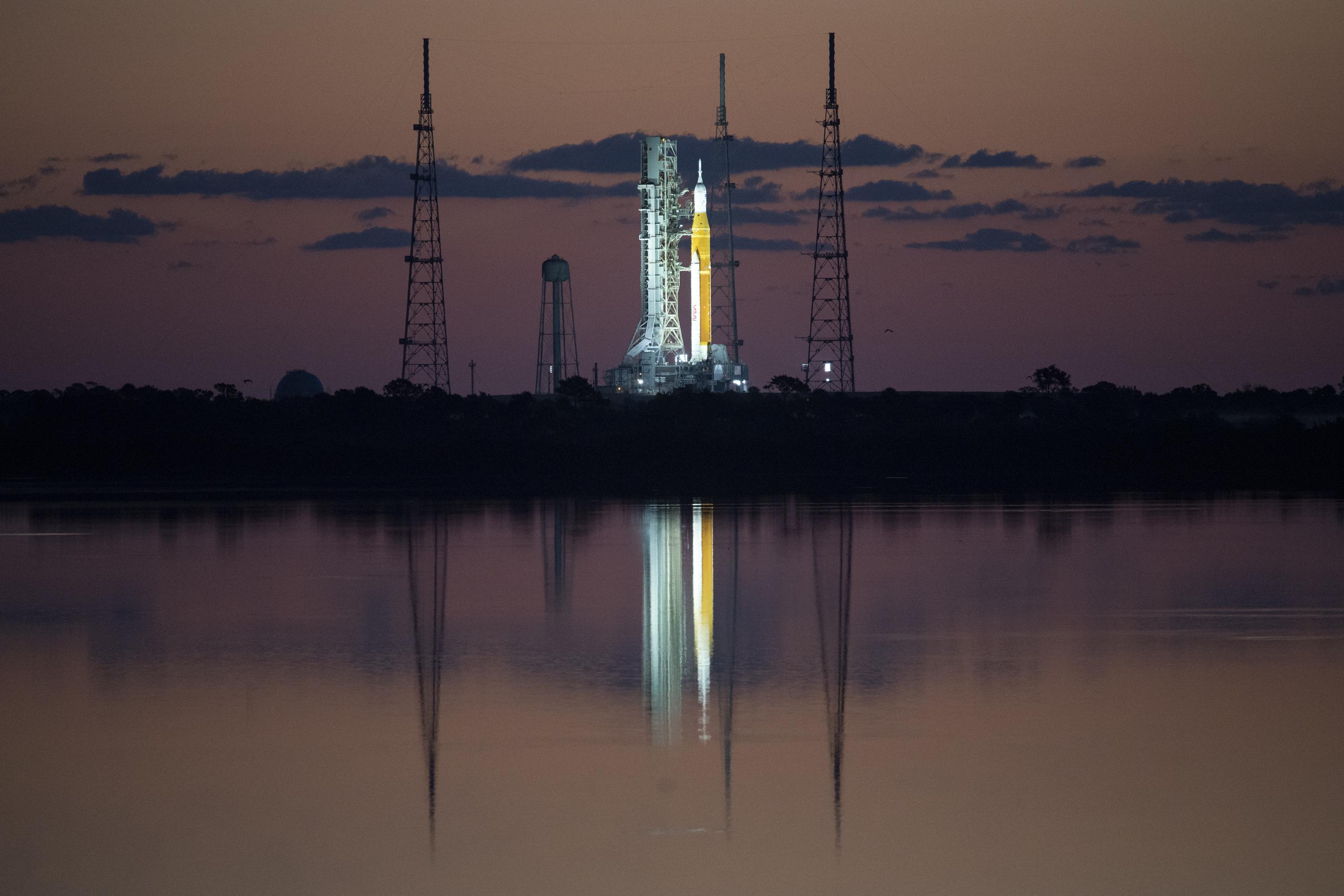 Další zpoždění v testu měsíční rakety NASA, palivo zastaveno