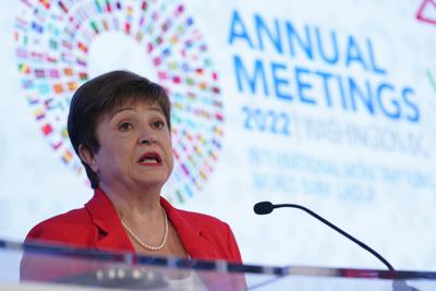 La directora gerente del Fondo Monetario Internacional, Kristalina Georgieva, habla en una conferencia de prensa sobre la Agenda de Política Global del FMI durante la reunión anual 2022 del FMI y el Banco Mundial, el jueves 13 de octubre de 2022, en Washington. (AP Foto/Patrick Semansky)