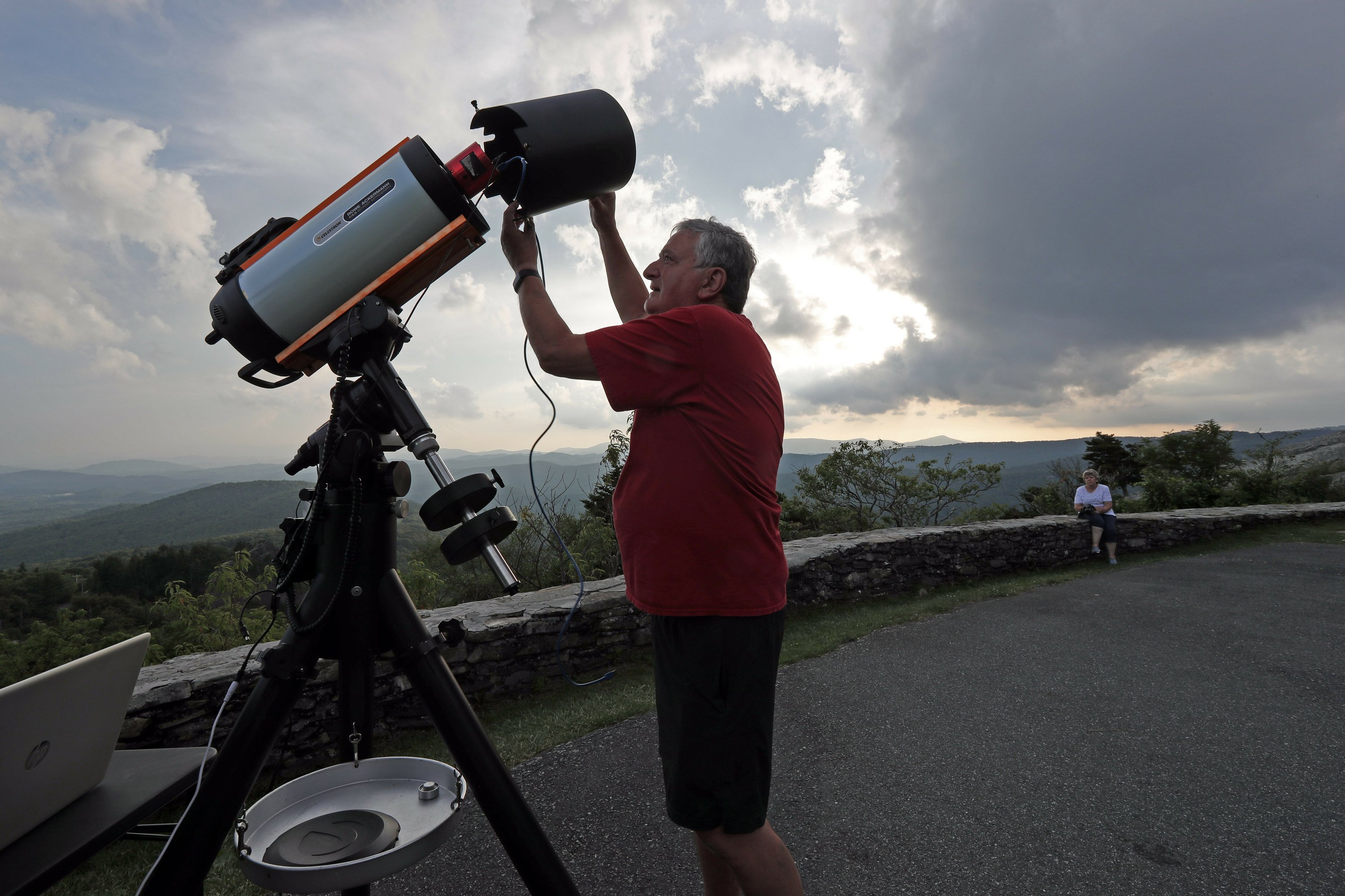 Para Fotografiar Al Cometa Neowise Se Necesita Paciencia AP News