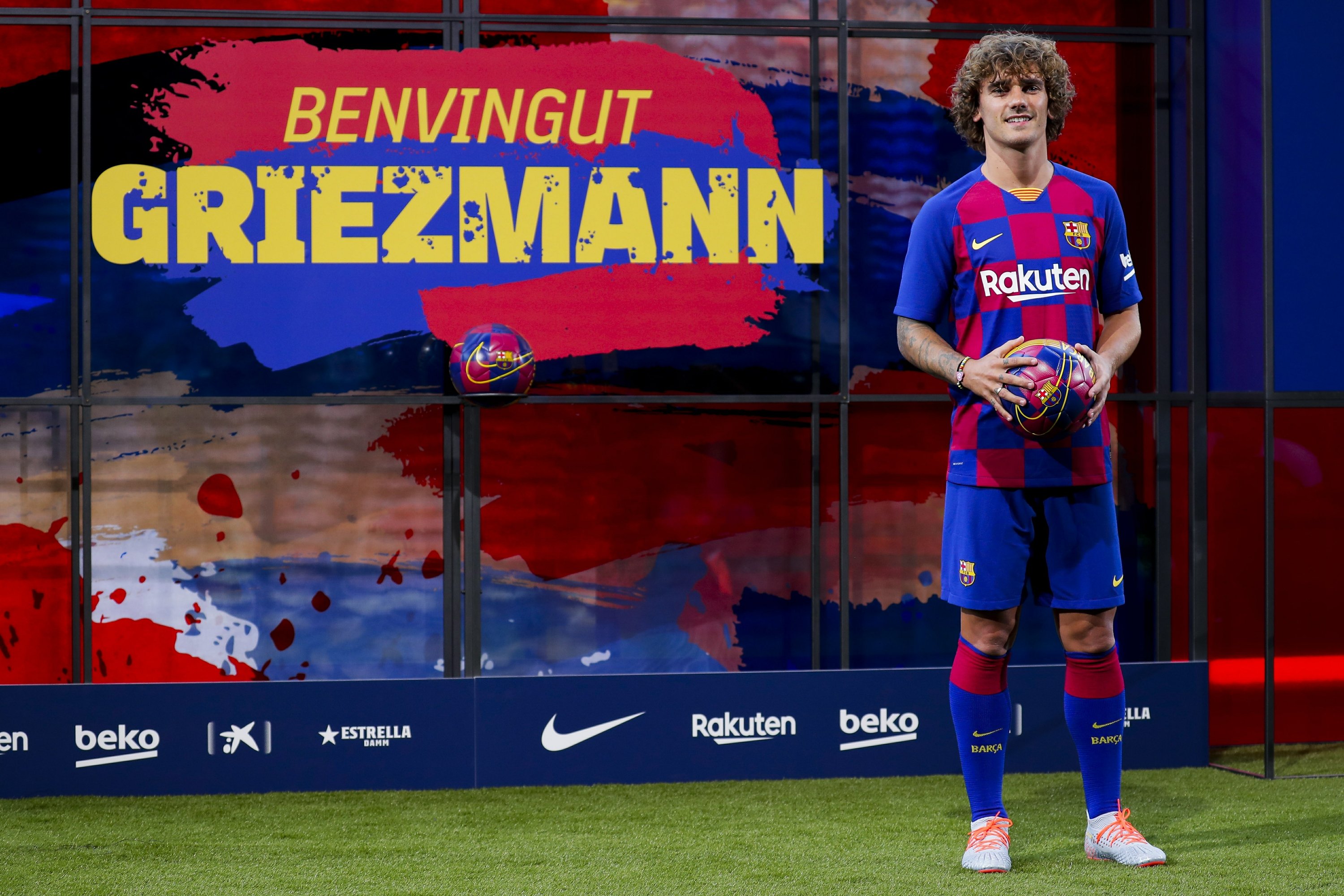 griezmann in barcelona jersey