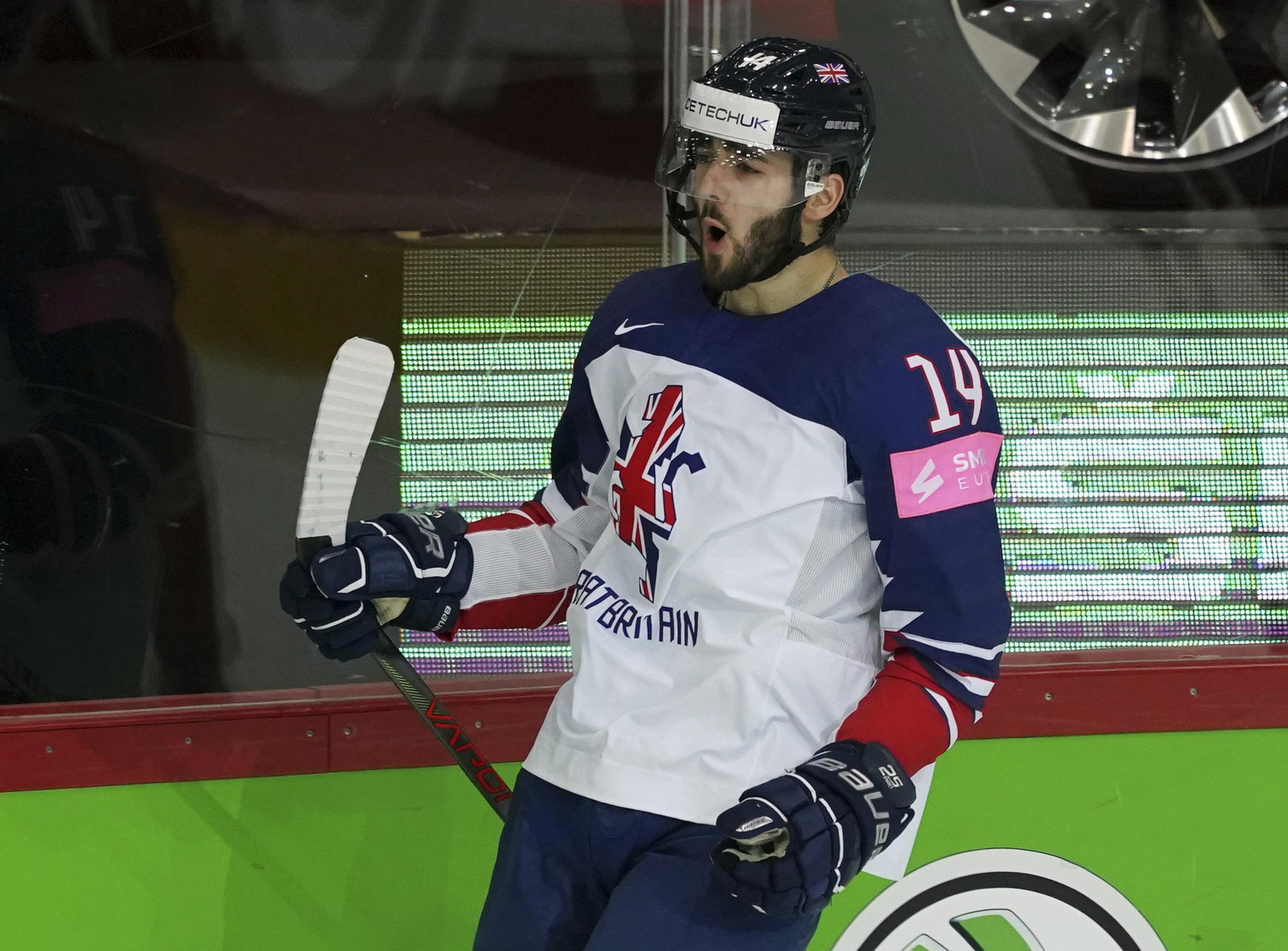 Britain S Kirk Scores Coyotes Contract Chases Nhl Dream