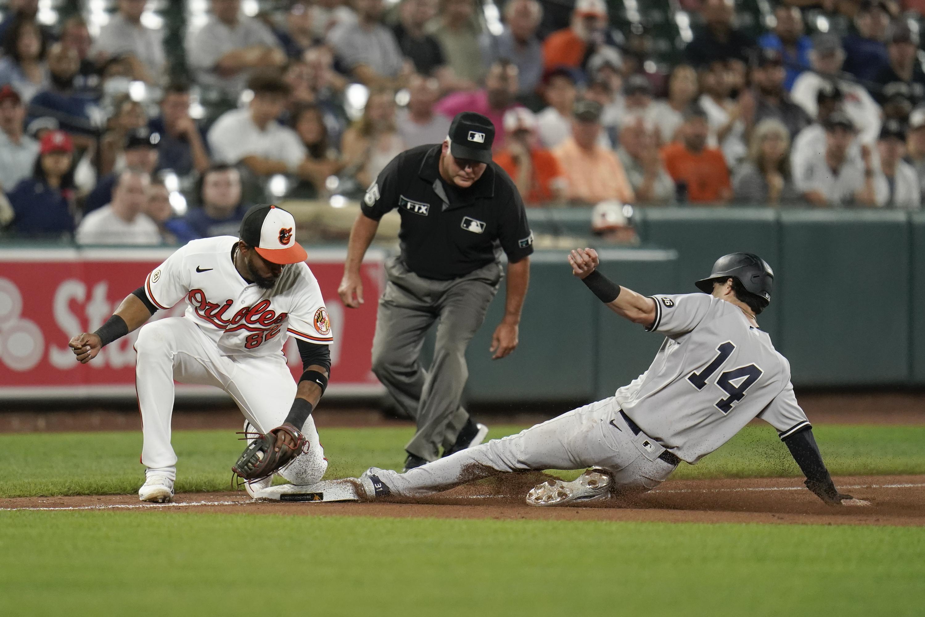 Tarp Or Tossed Ump Says He Didn T Eject O S Grounds Crew