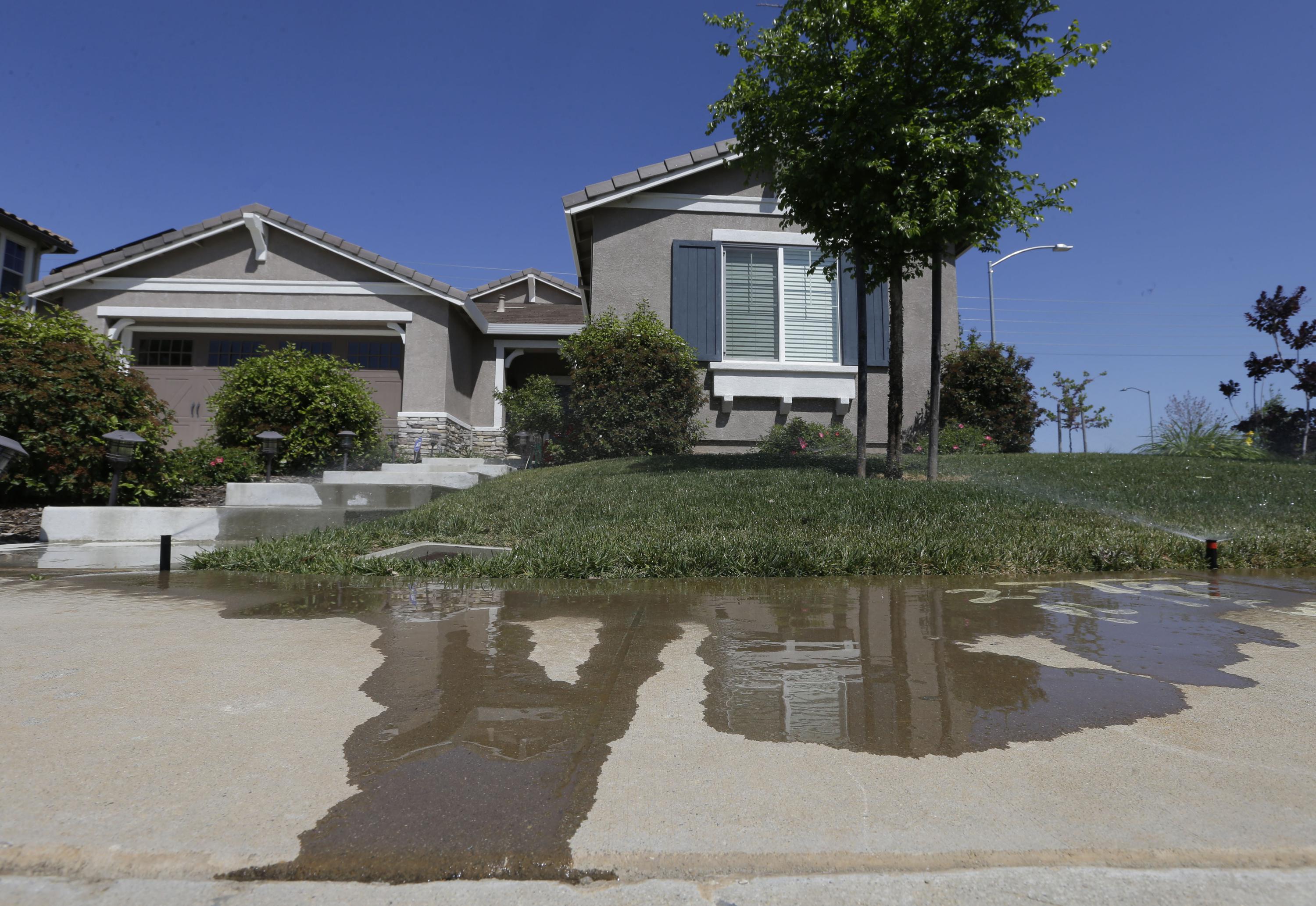 California adopts water restrictions as drought drags on | AP News