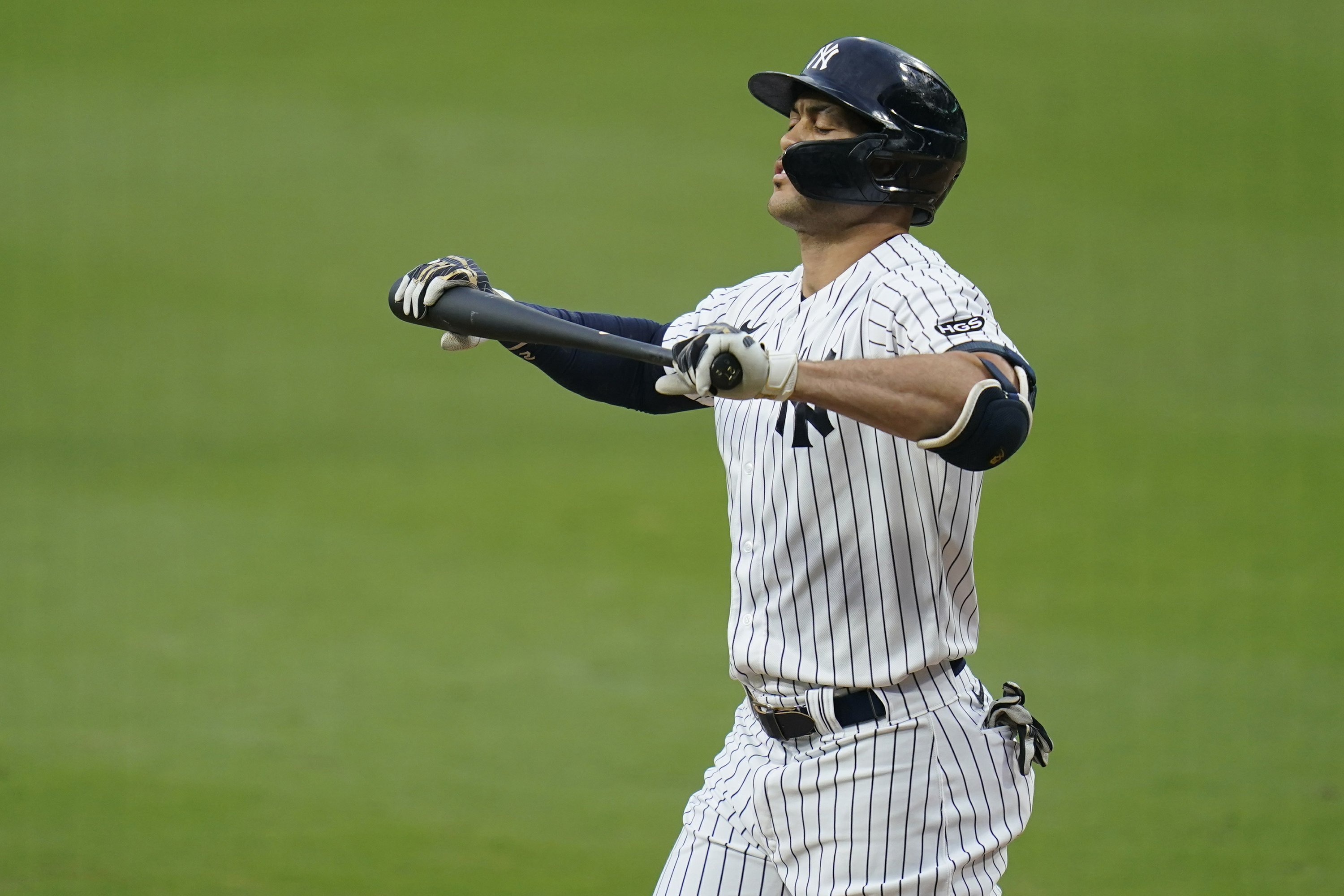 Stanton keeps contract, $218M for 7 years, stays with Yanks | AP News