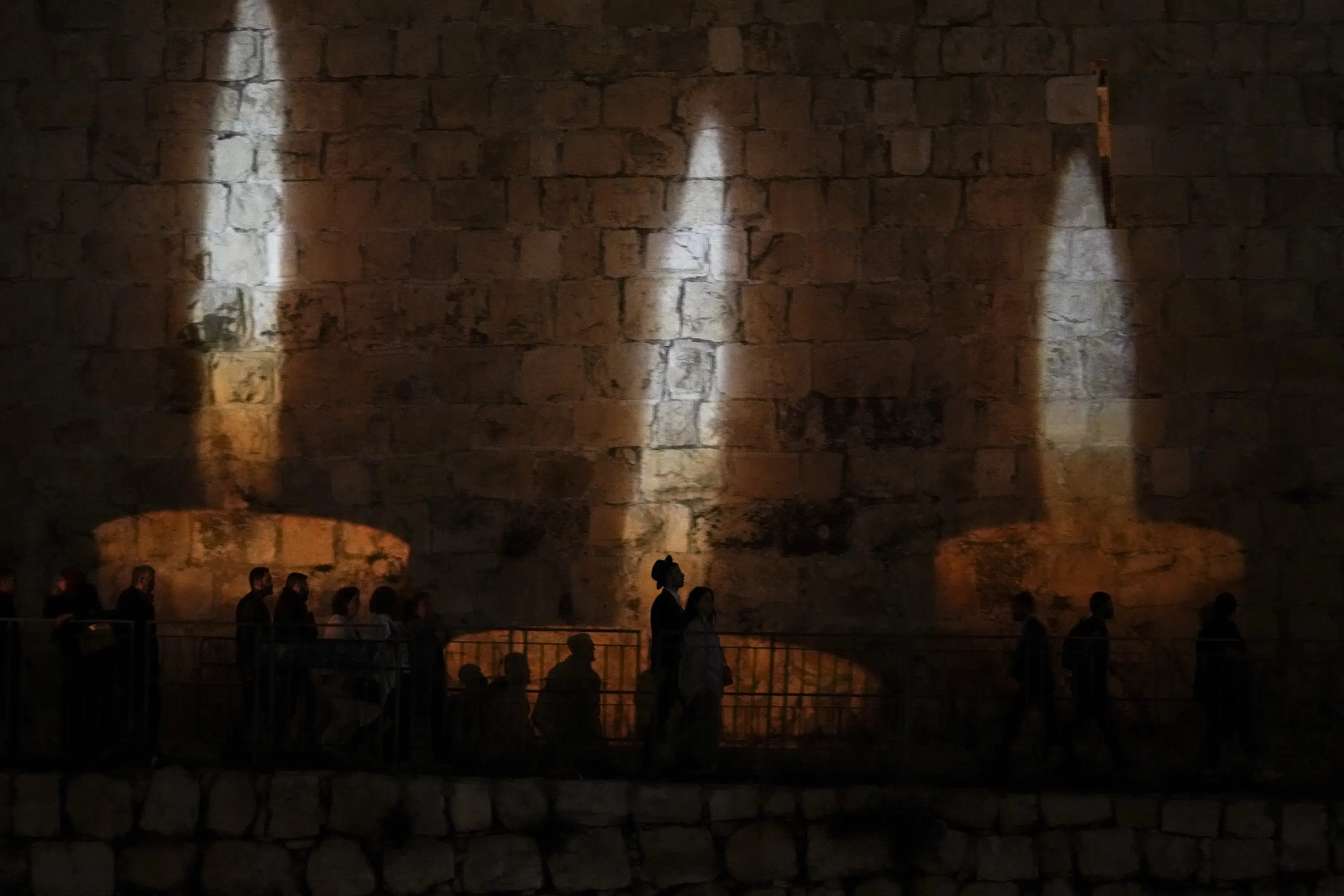 Israel president urges unity on Holocaust Remembrance Day Israel president urges unity on Holocaust Remembrance Day