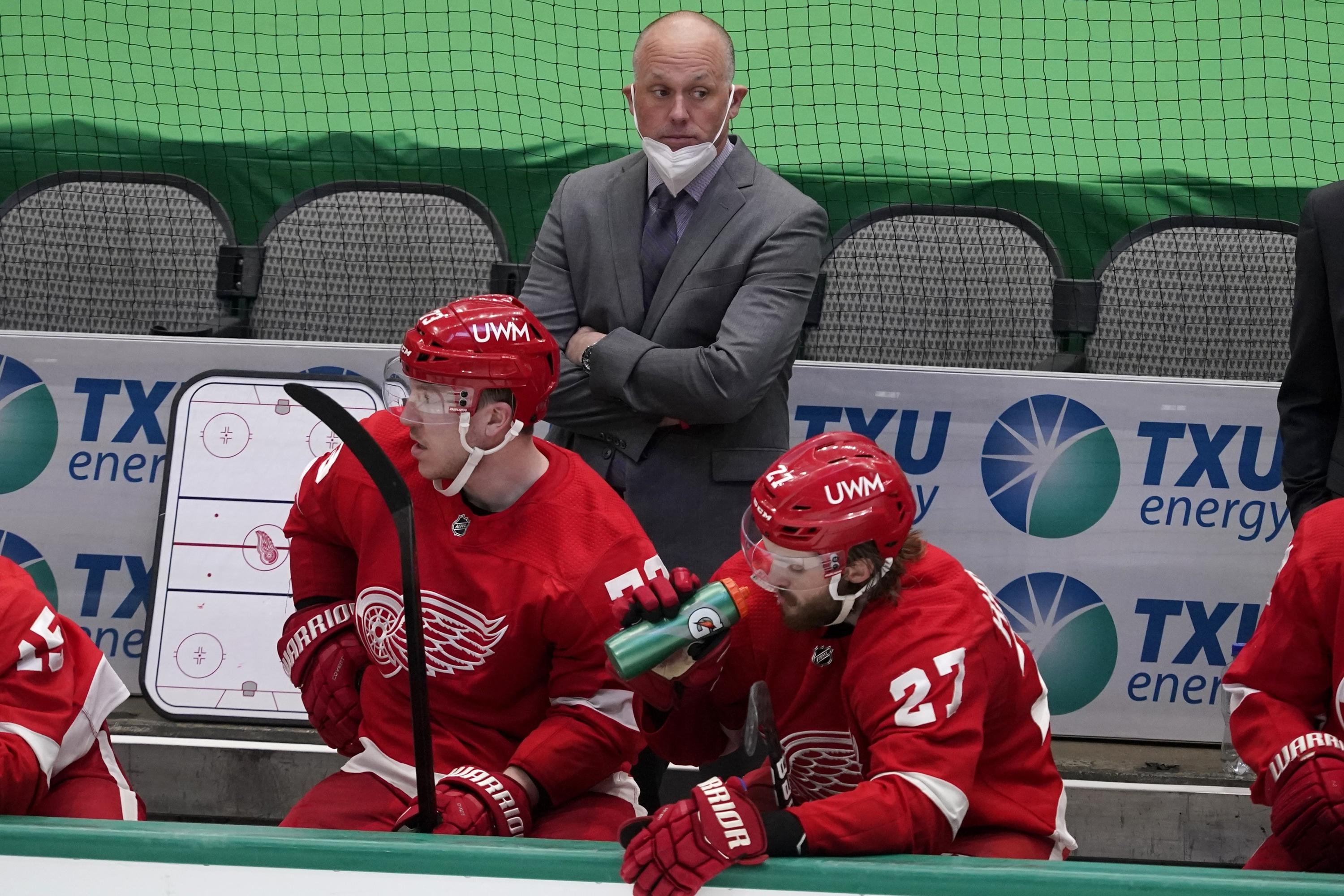 Red Wings stay with coach Jeff Blashill in long-term rebuild | AP News