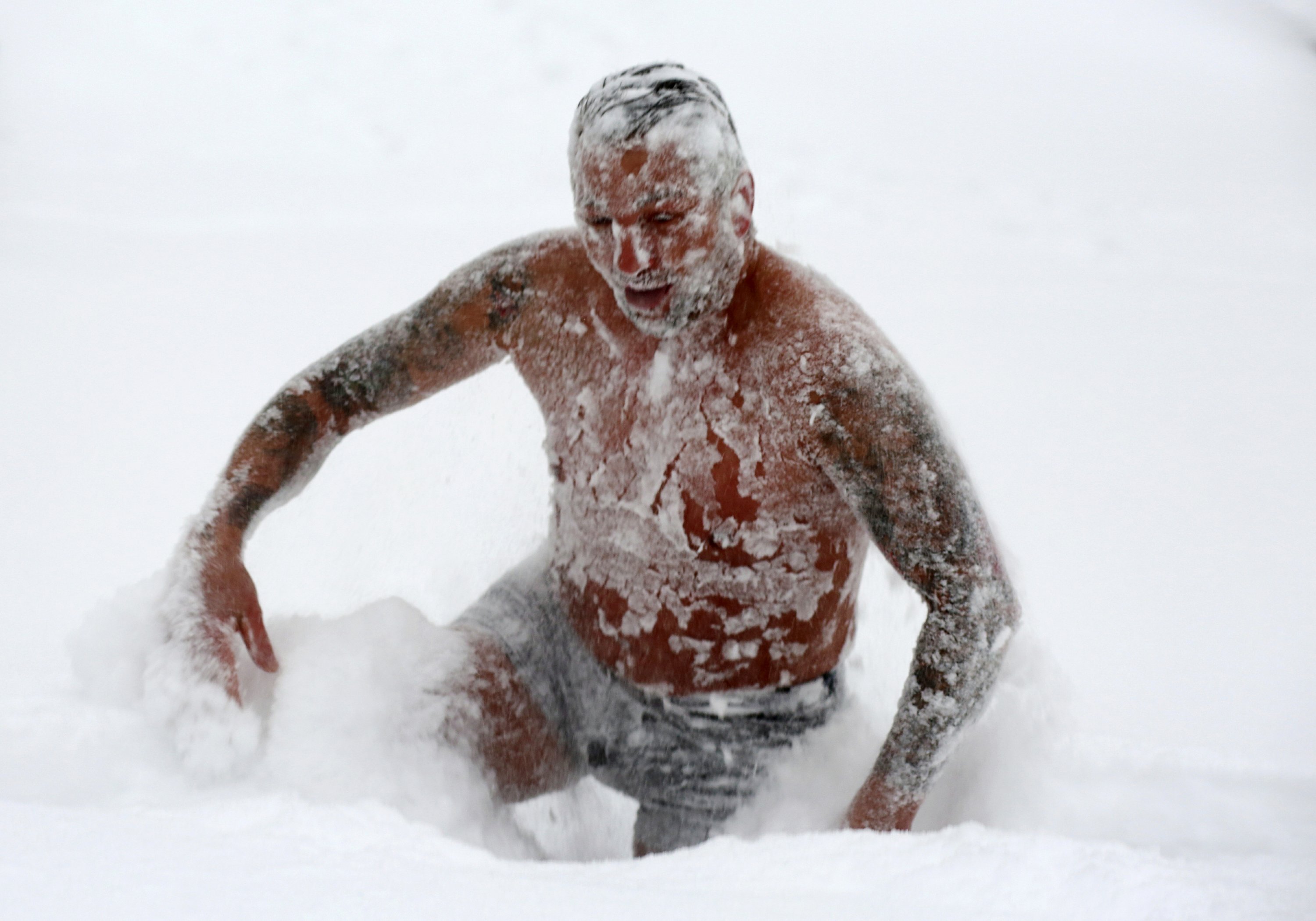 Heavy snow creates severe traffic disruptions in Germany