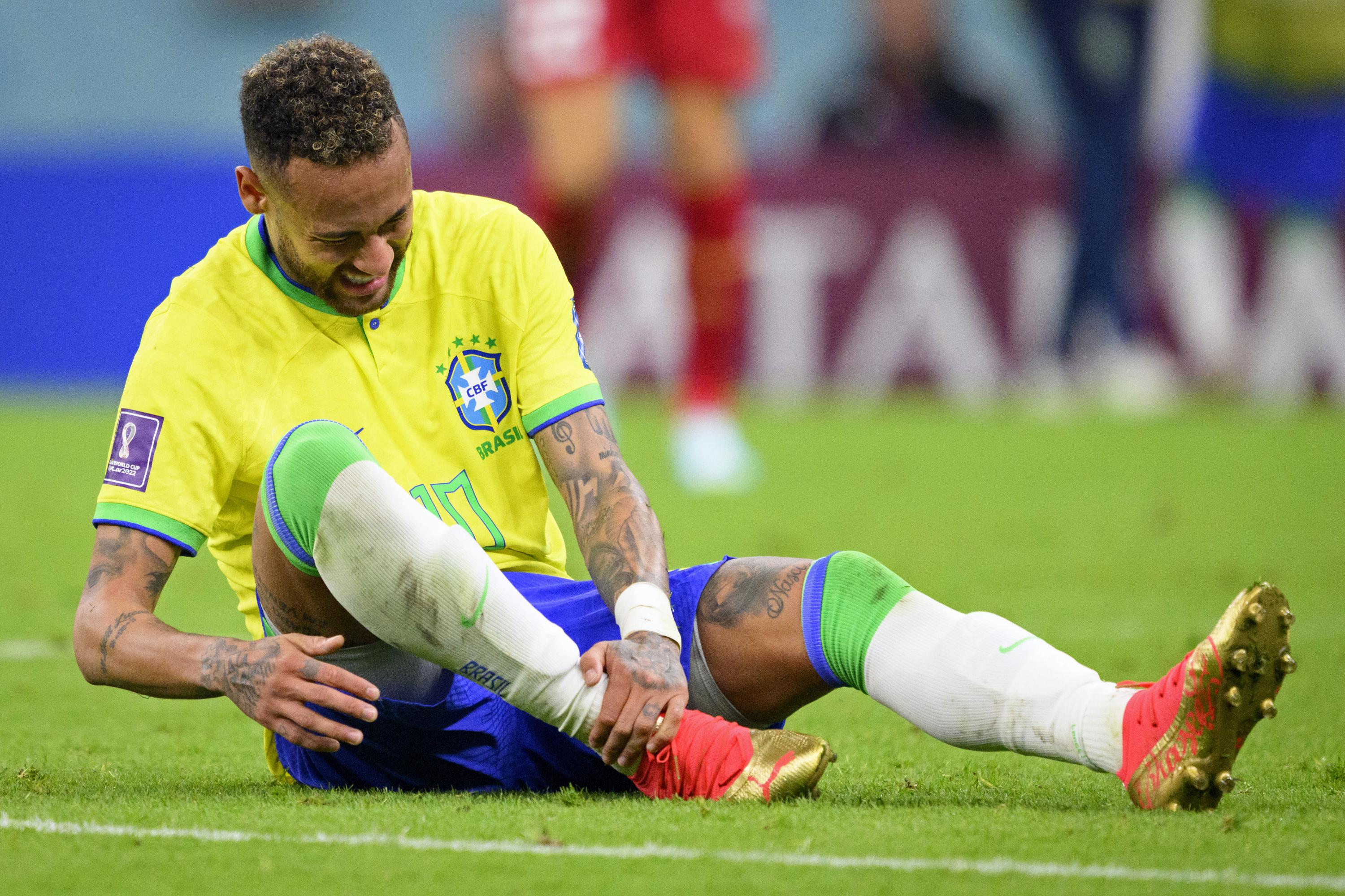 Neymar shows swollen ankle, plans to return at World Cup AP News