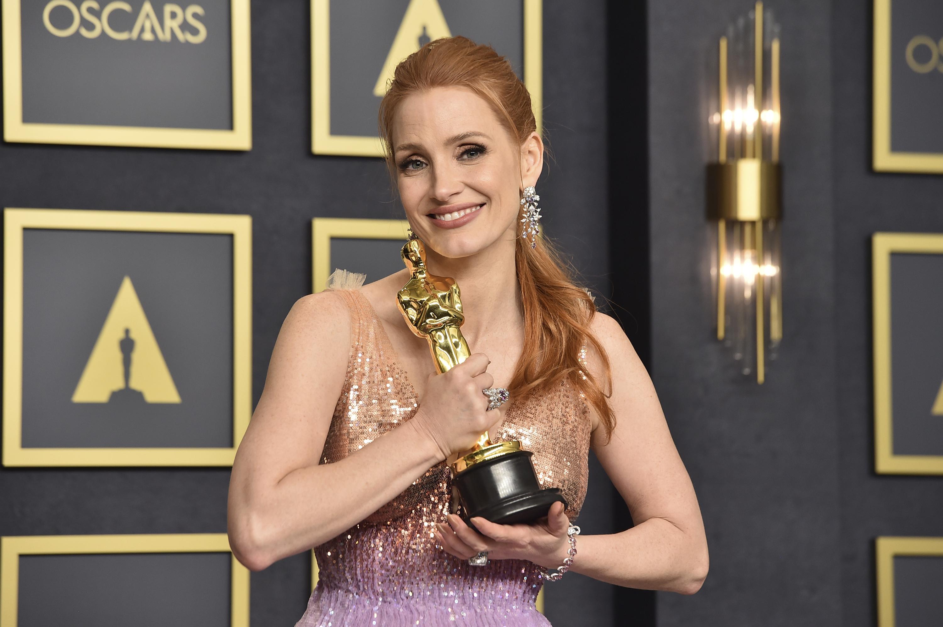 Лучшая женская роль. Jessica Chastain Oscar 2022. Церемония Оскар 2022 Джессика Честейн. Джессика Честейн Оскар 20022. Джессика Честейн Оскар.