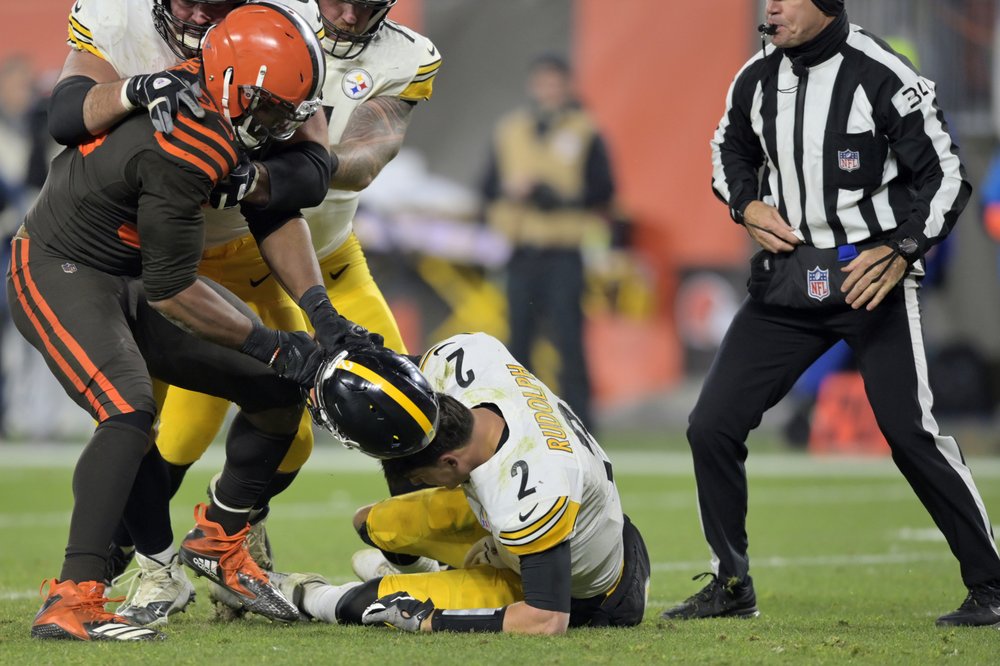 Photo Breakdown Of Myles Garrett Using Helmet As A Weapon