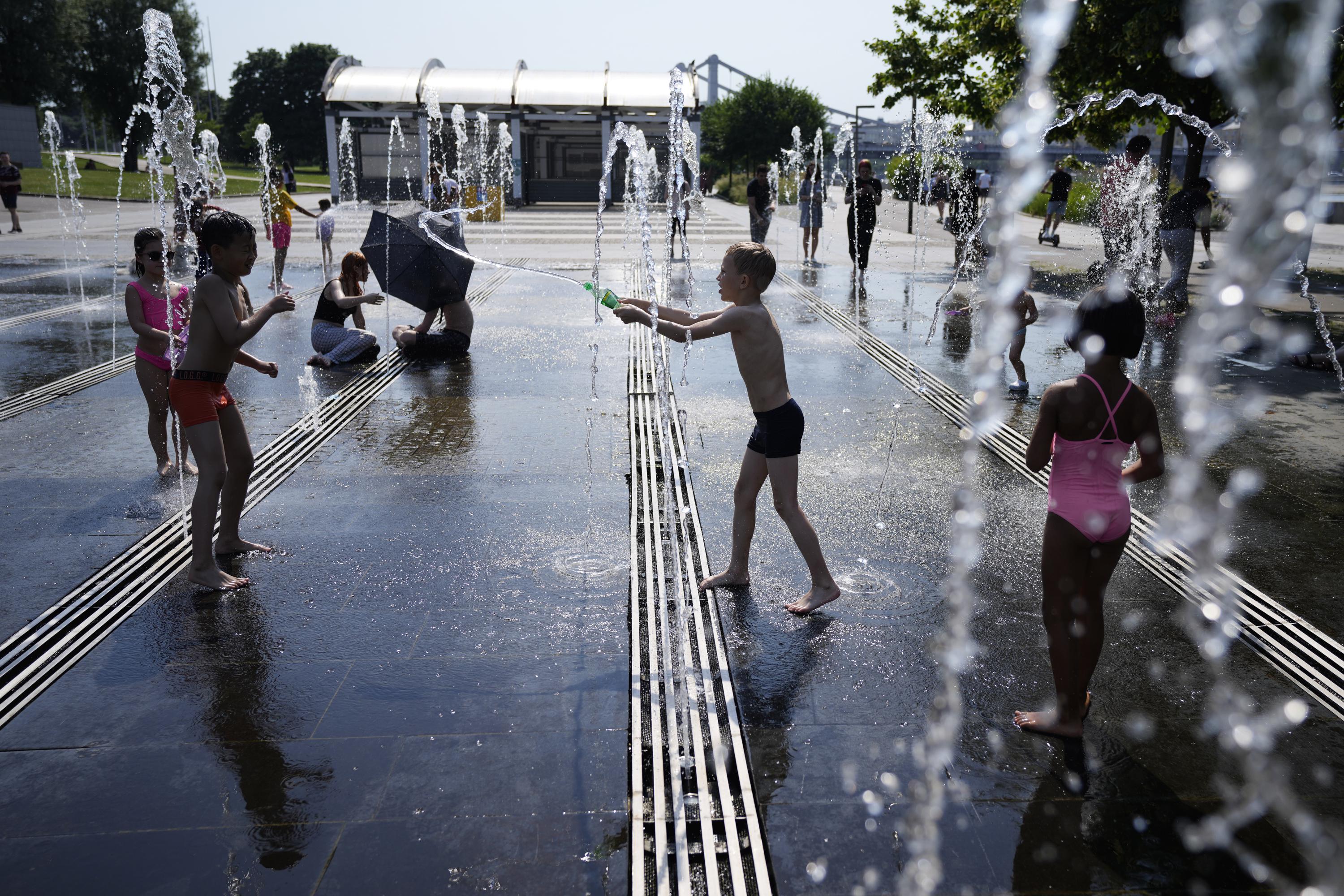 Bikinis in Moscow? Europe wilts in heat wave