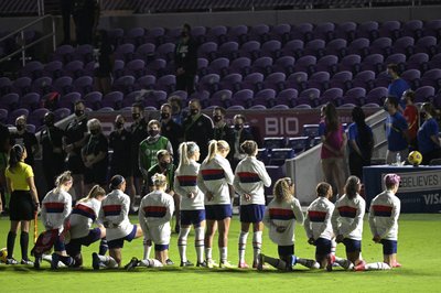 Us Women S Team Players To Stop Kneeling During Anthem