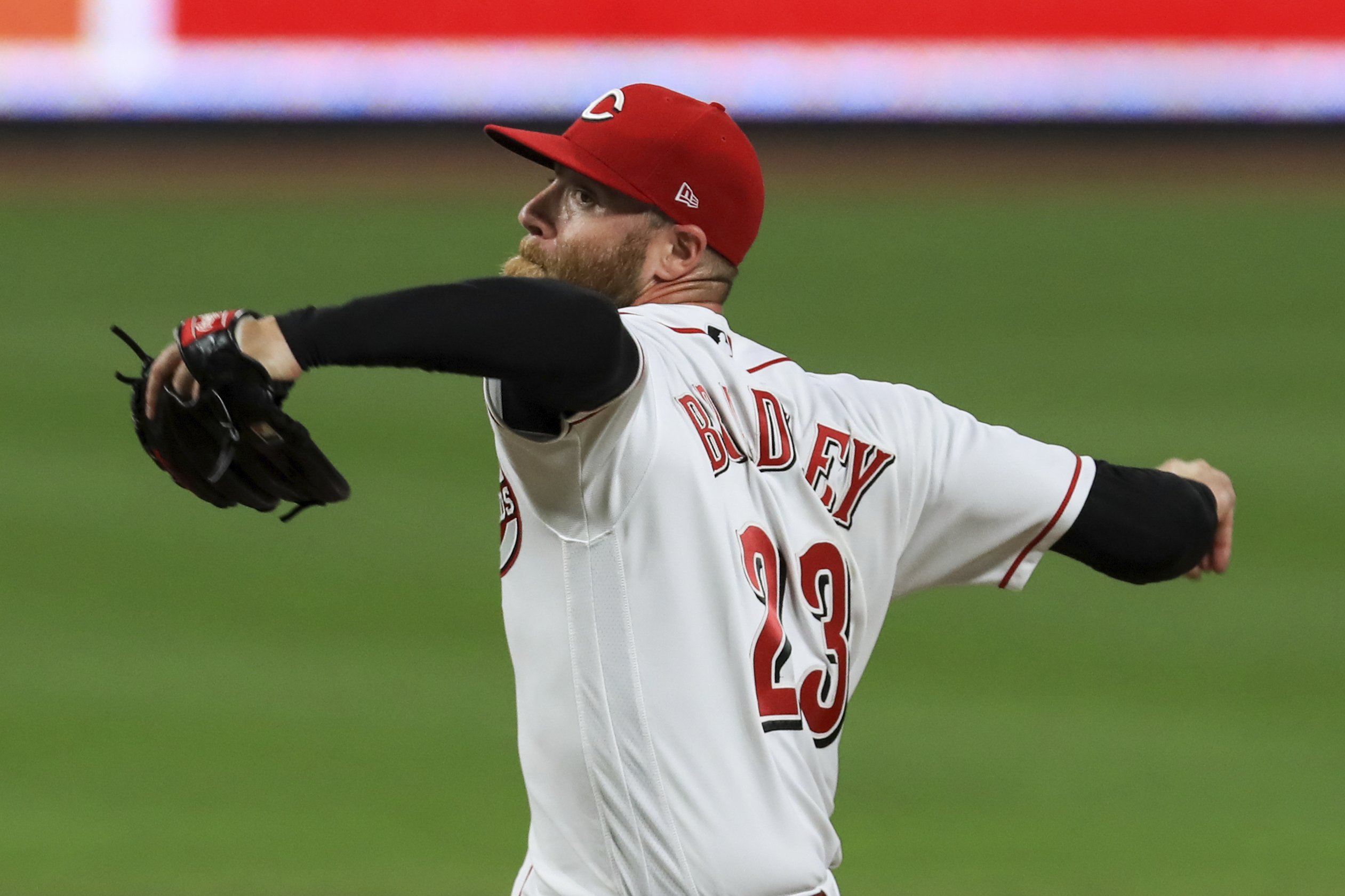 AP source: Phillies agree to $6M, 1-year deal with Bradley | AP News