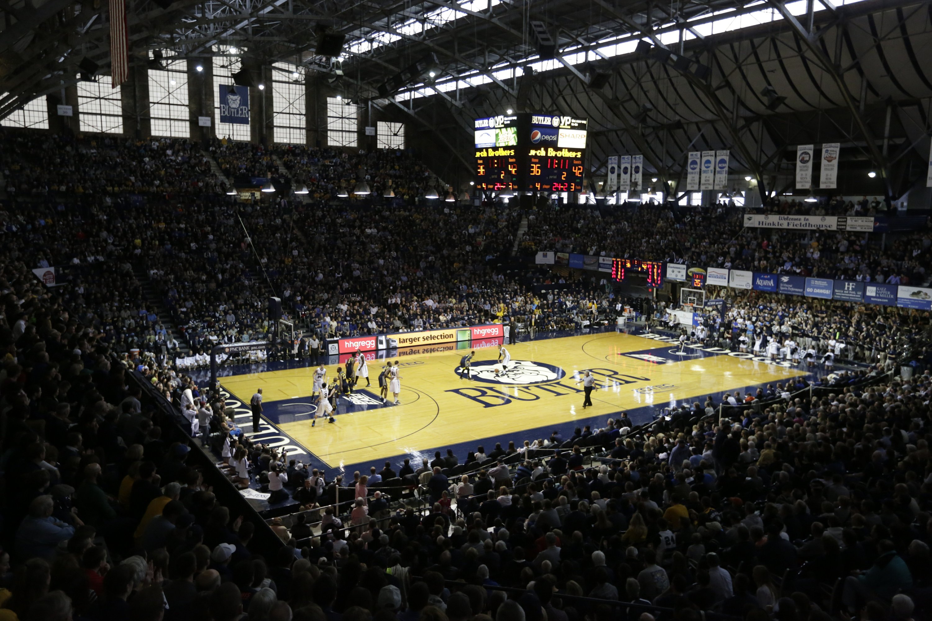 Hry NCAA vracajú pozornosť na váženú Hinkle Fieldhouse