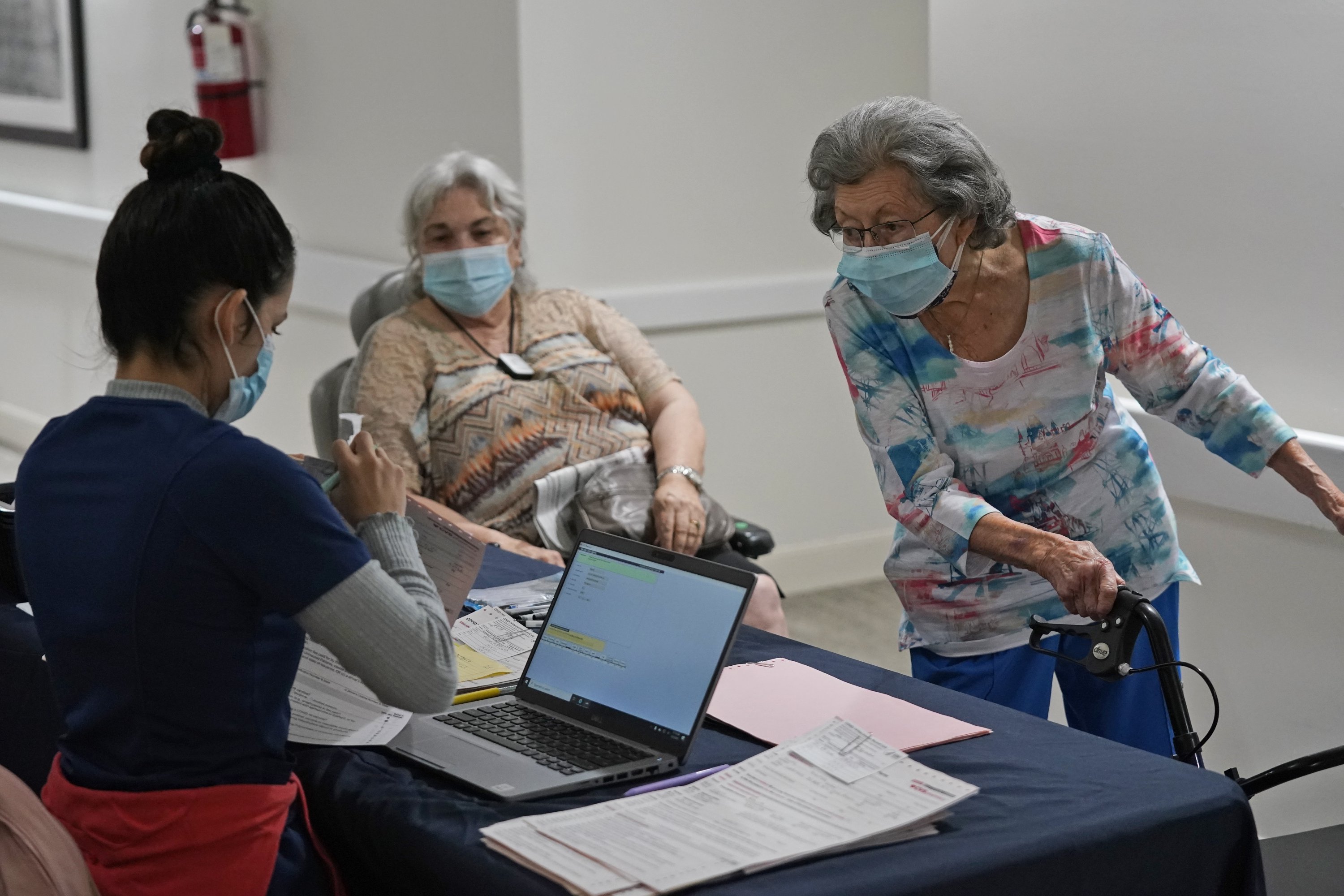 Anxiety grows as long-term care awaits COVID-19 vaccines - The Associated Press