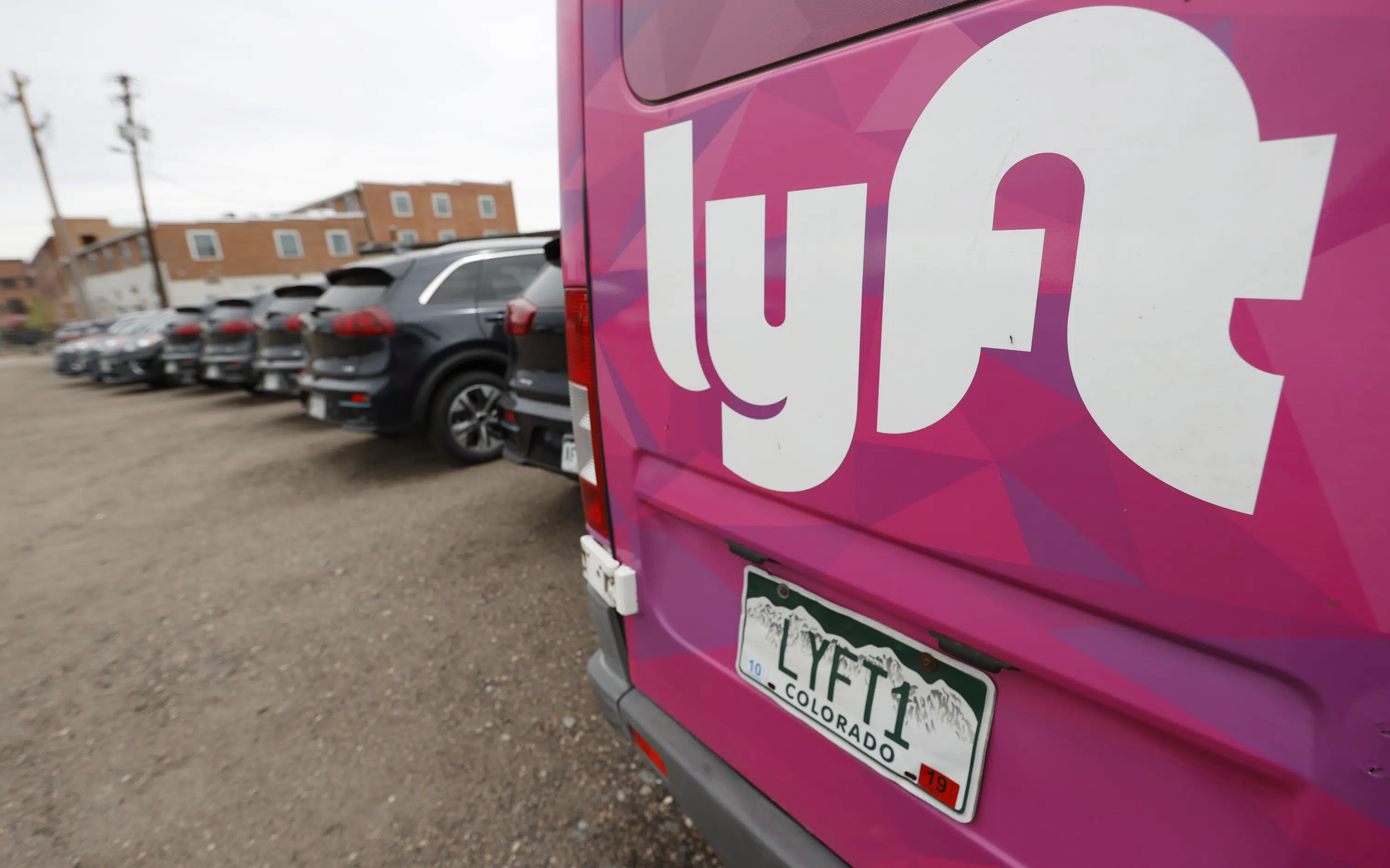 Lyft gears up to make ‘significant’ layoffs under new CEO Lyft gears up to make ‘significant’ layoffs under new CEO